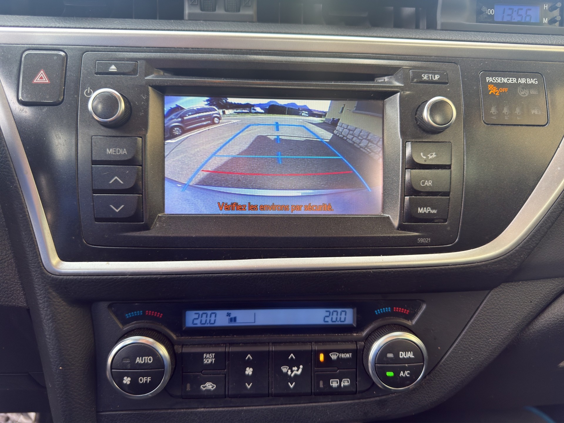 TOYOTA Auris 1.8 16V HSD-image-13