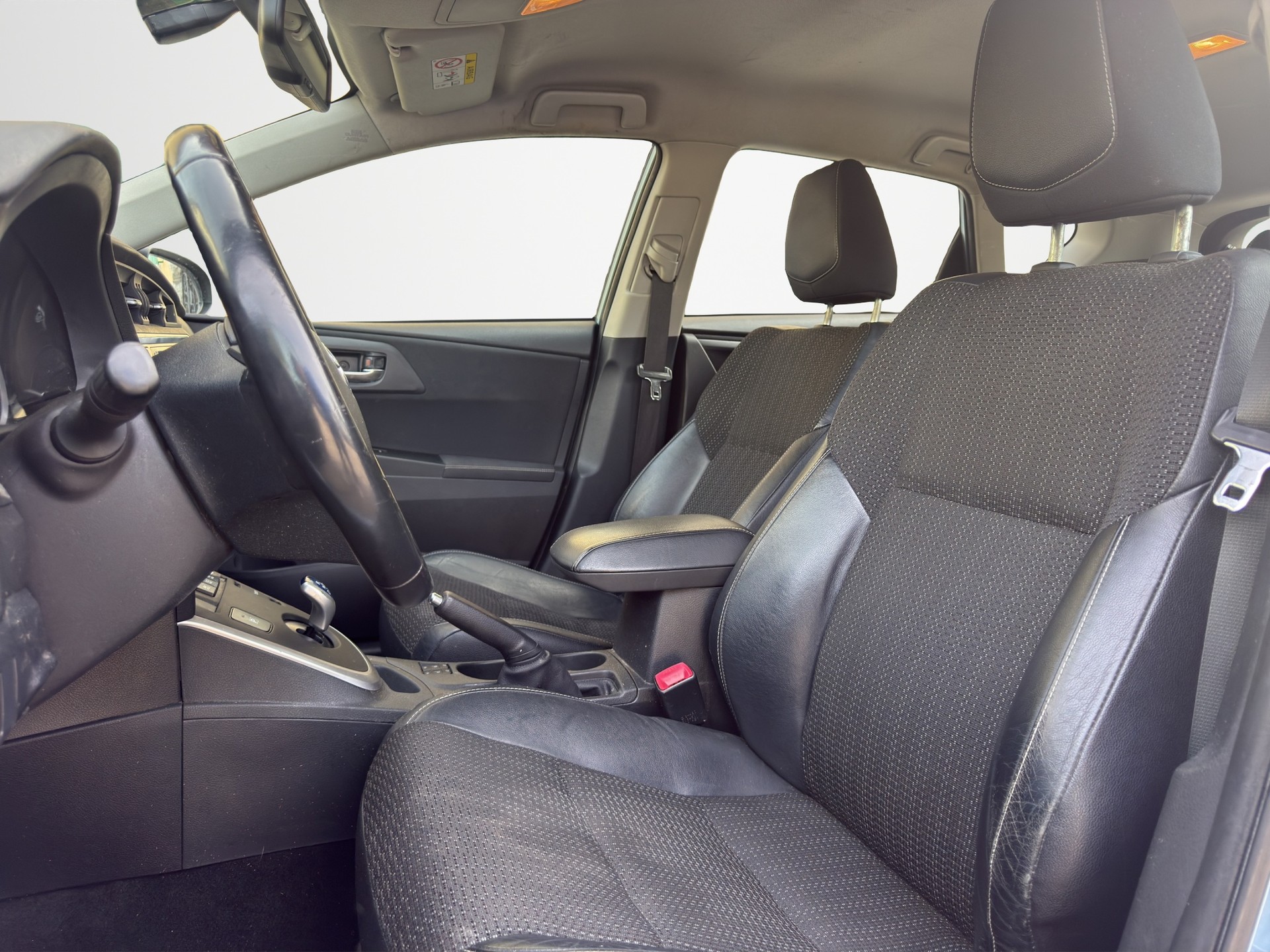 TOYOTA Auris 1.8 16V HSD-image-8