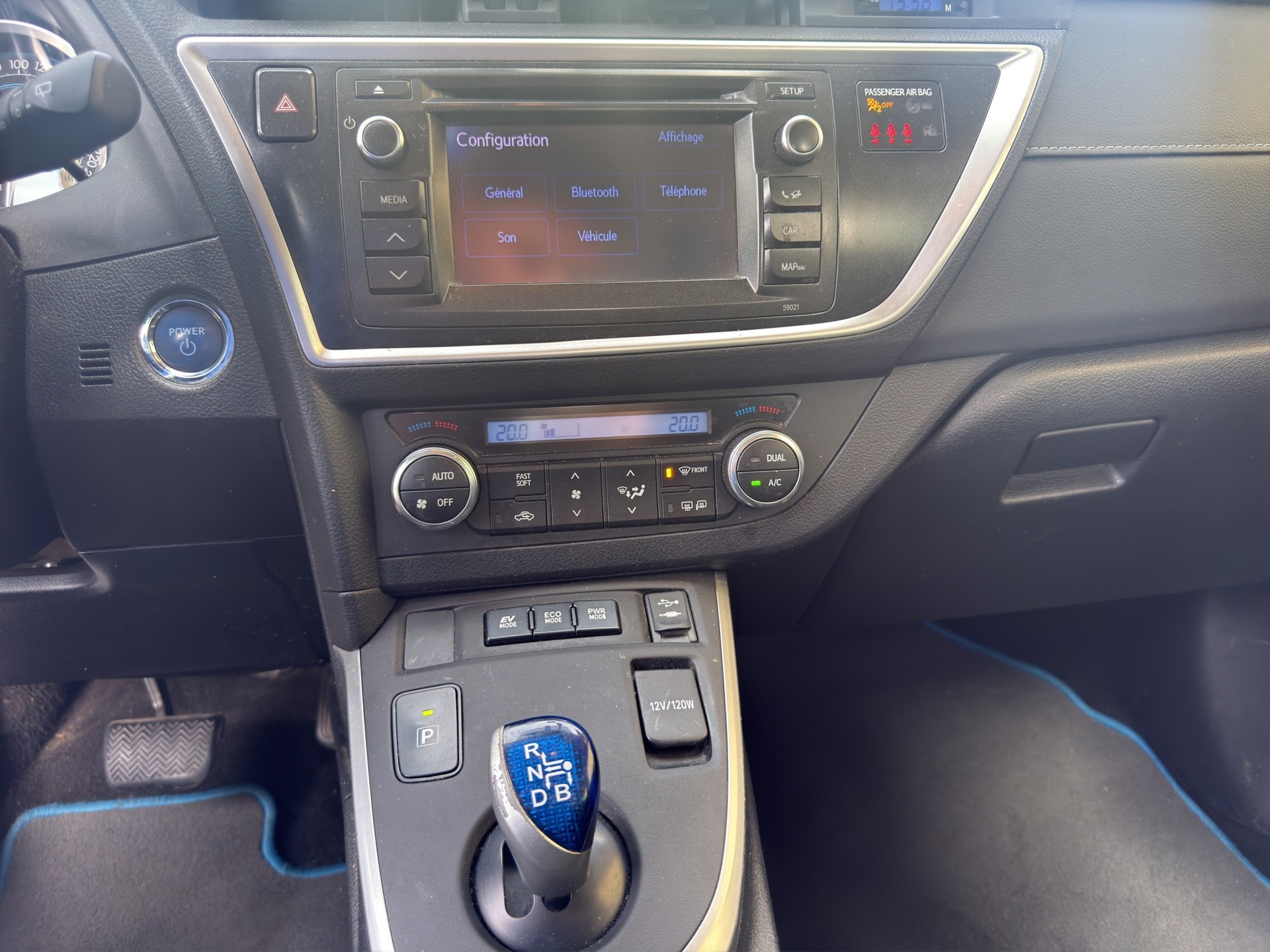 TOYOTA Auris 1.8 16V HSD-image-12
