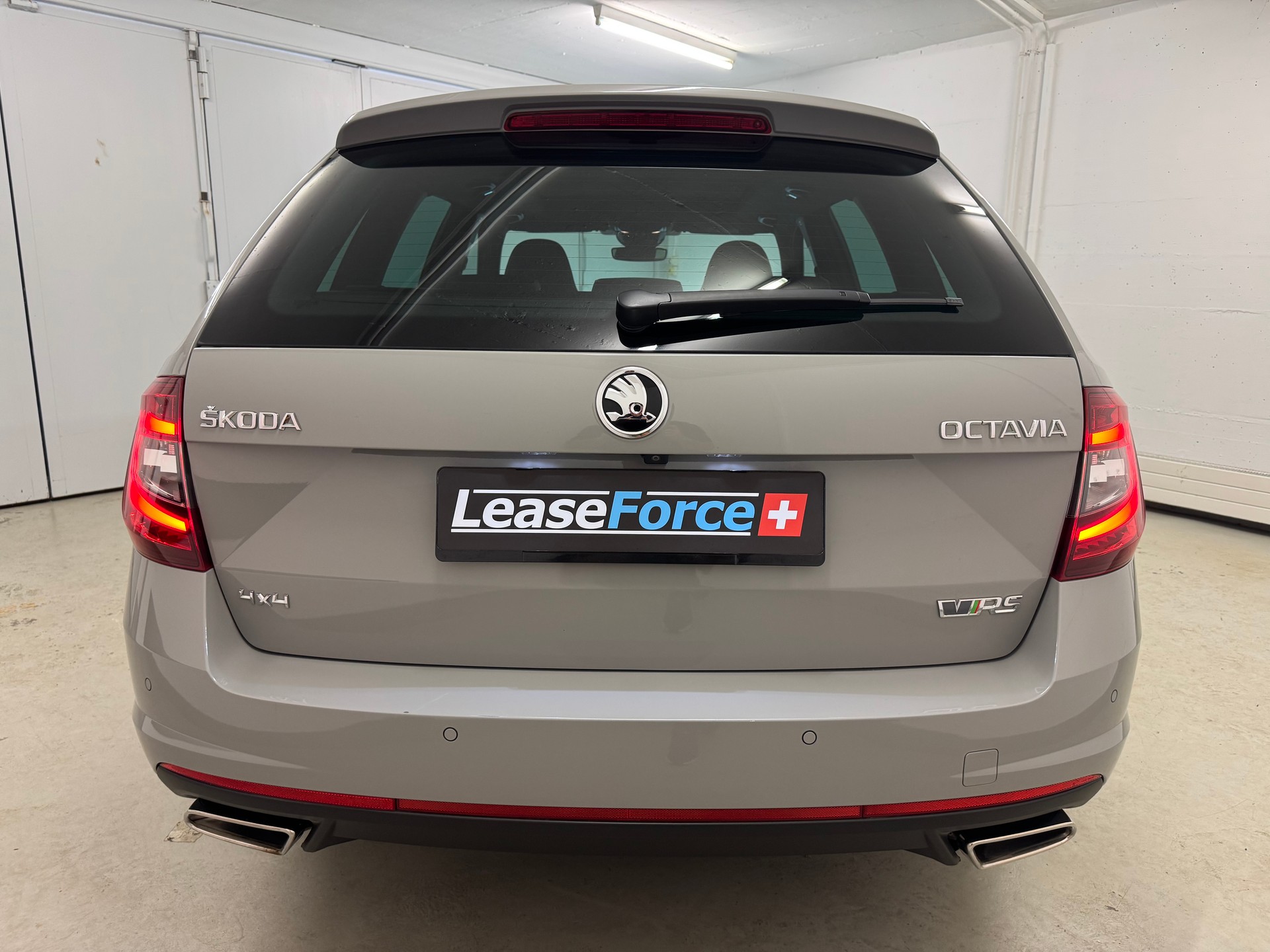 SKODA Octavia Combi 2.0 TDI RS 4x4 DSG-image-3