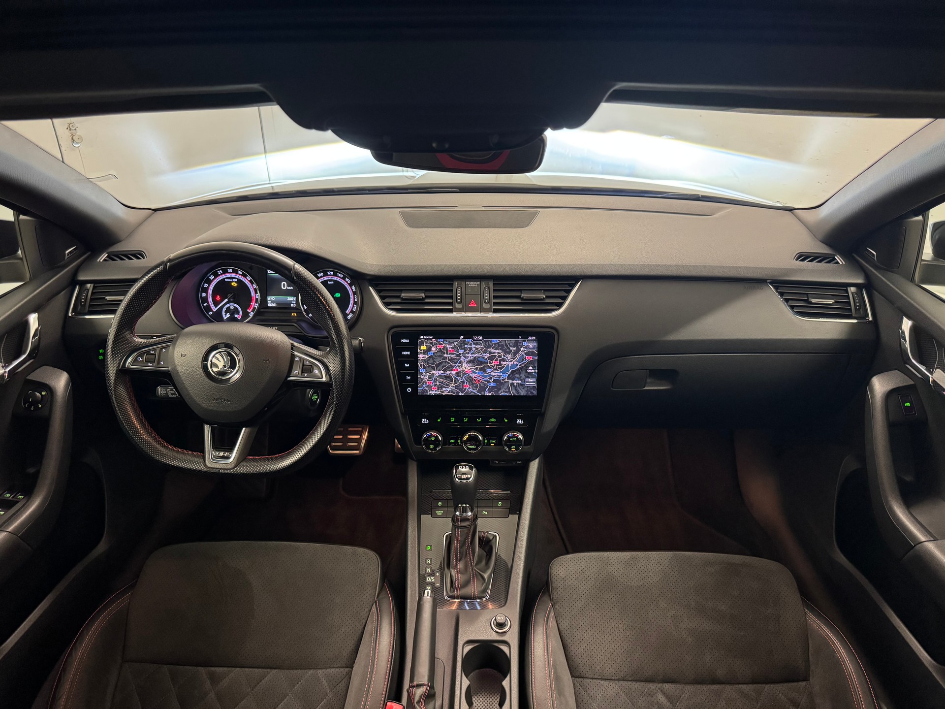 SKODA Octavia Combi 2.0 TDI RS 4x4 DSG-image-9