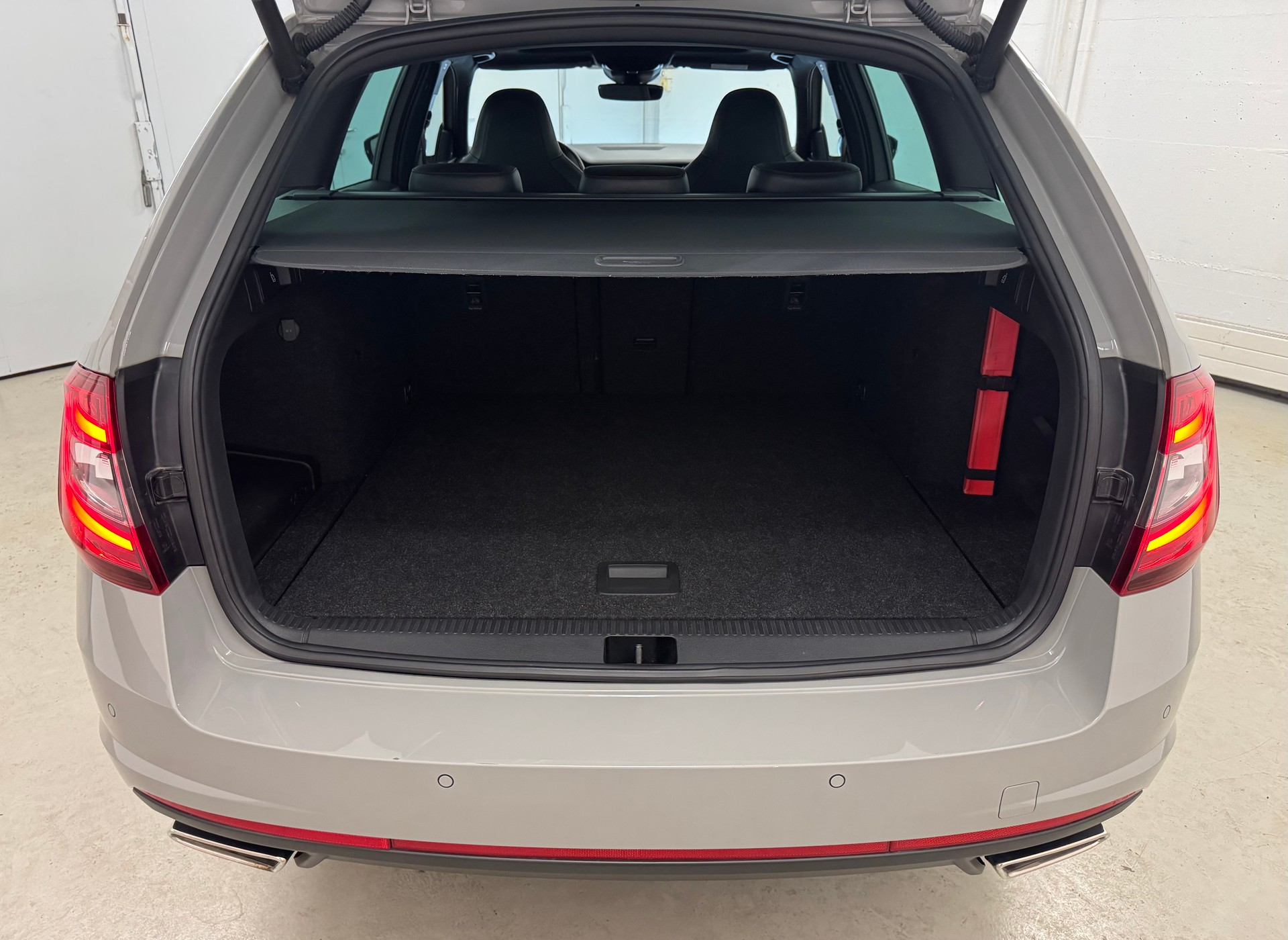 SKODA Octavia Combi 2.0 TDI RS 4x4 DSG-image-4