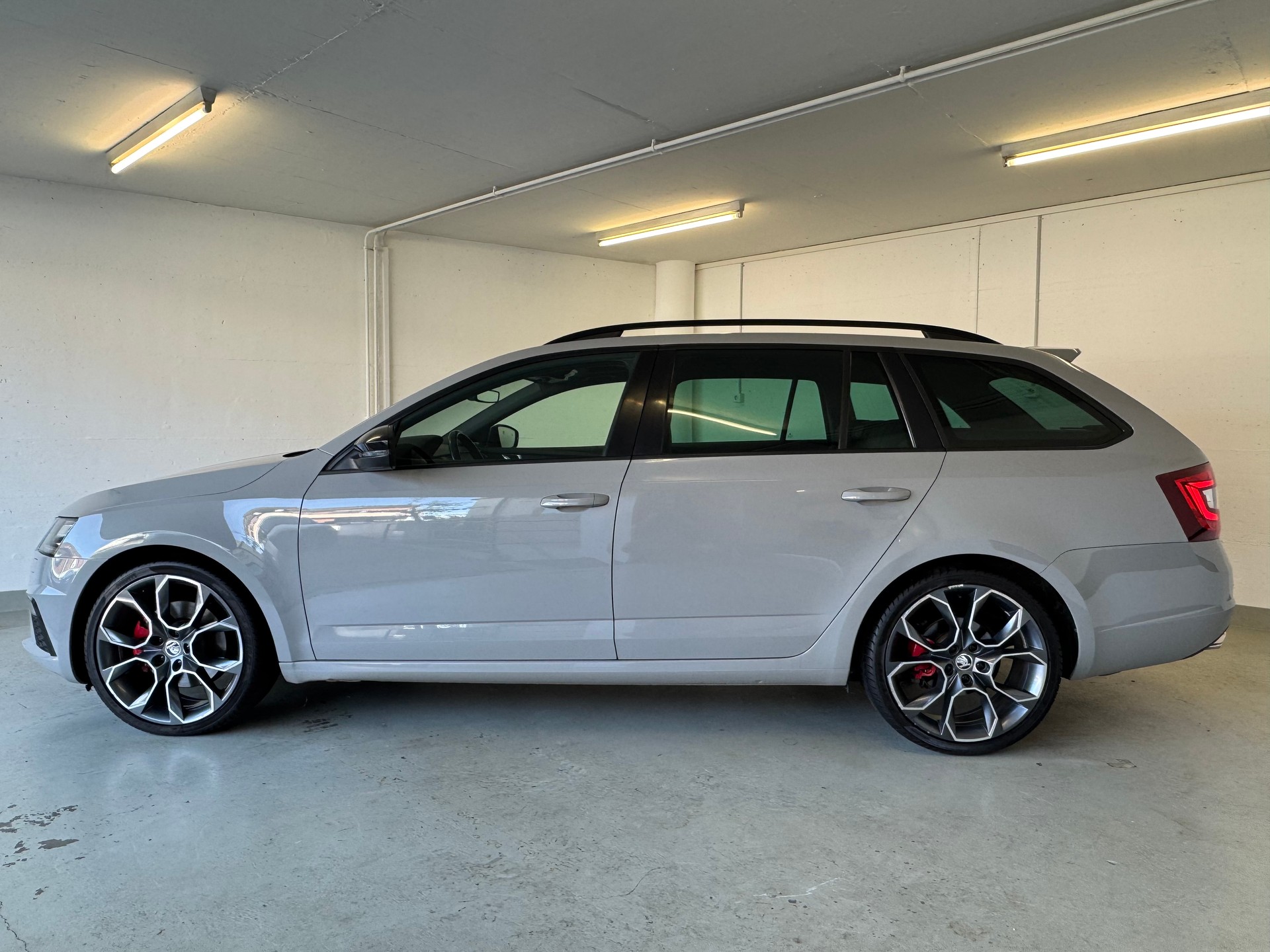 SKODA Octavia Combi 2.0 TDI RS 4x4 DSG-image-2