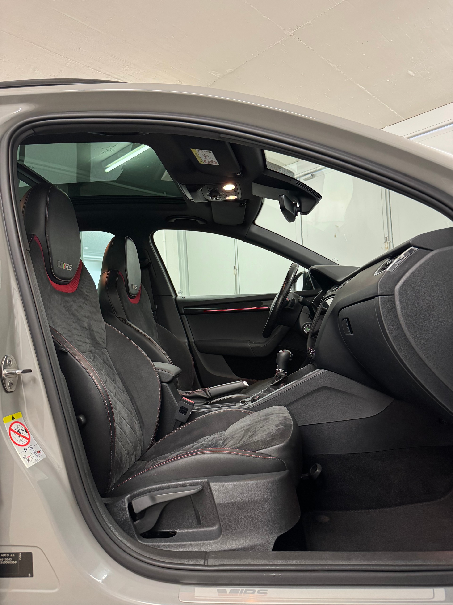 SKODA Octavia Combi 2.0 TDI RS 4x4 DSG-image-7