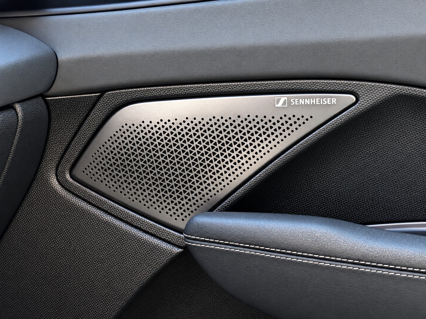 CUPRA Terramar 1.5 eHybrid DSG VZ Toit Ouvrant VERSION SUISSE-image-19