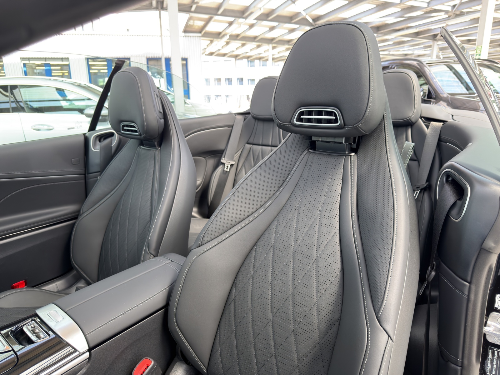 MERCEDES-BENZ CLE AMG 53 Cabrio 4Matic+ 9G-Tronic-image-8