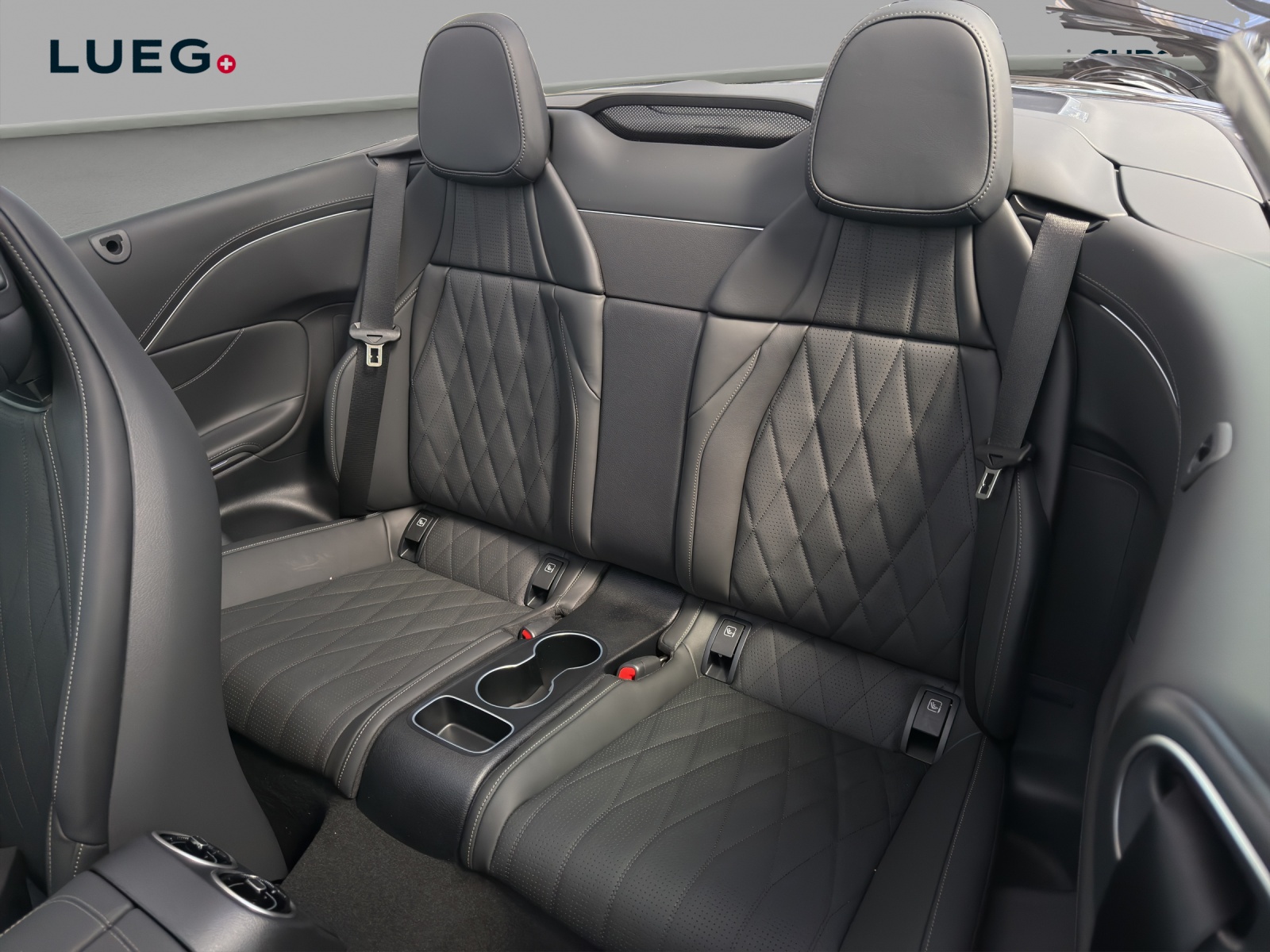 MERCEDES-BENZ CLE AMG 53 Cabrio 4Matic+ 9G-Tronic-image-13