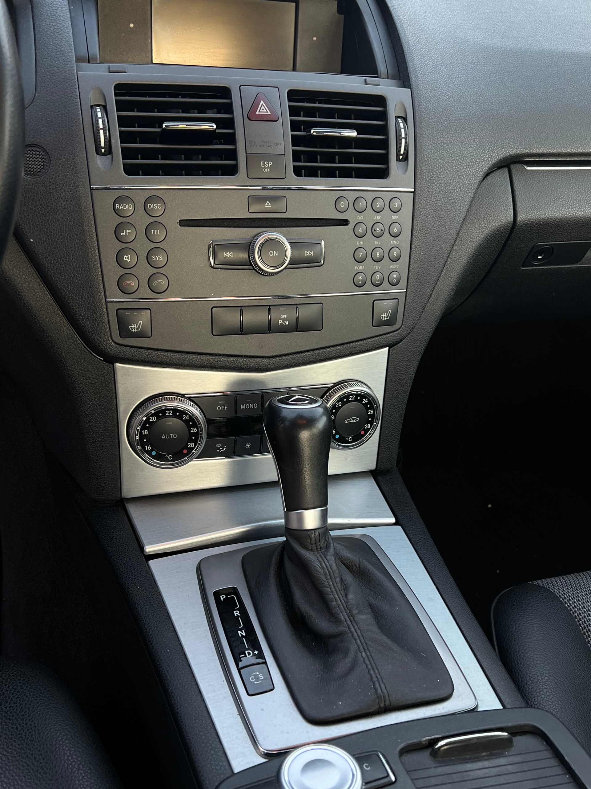MERCEDES-BENZ C 200 CGI BlueEfficiency Avantgarde Automatic-image-9