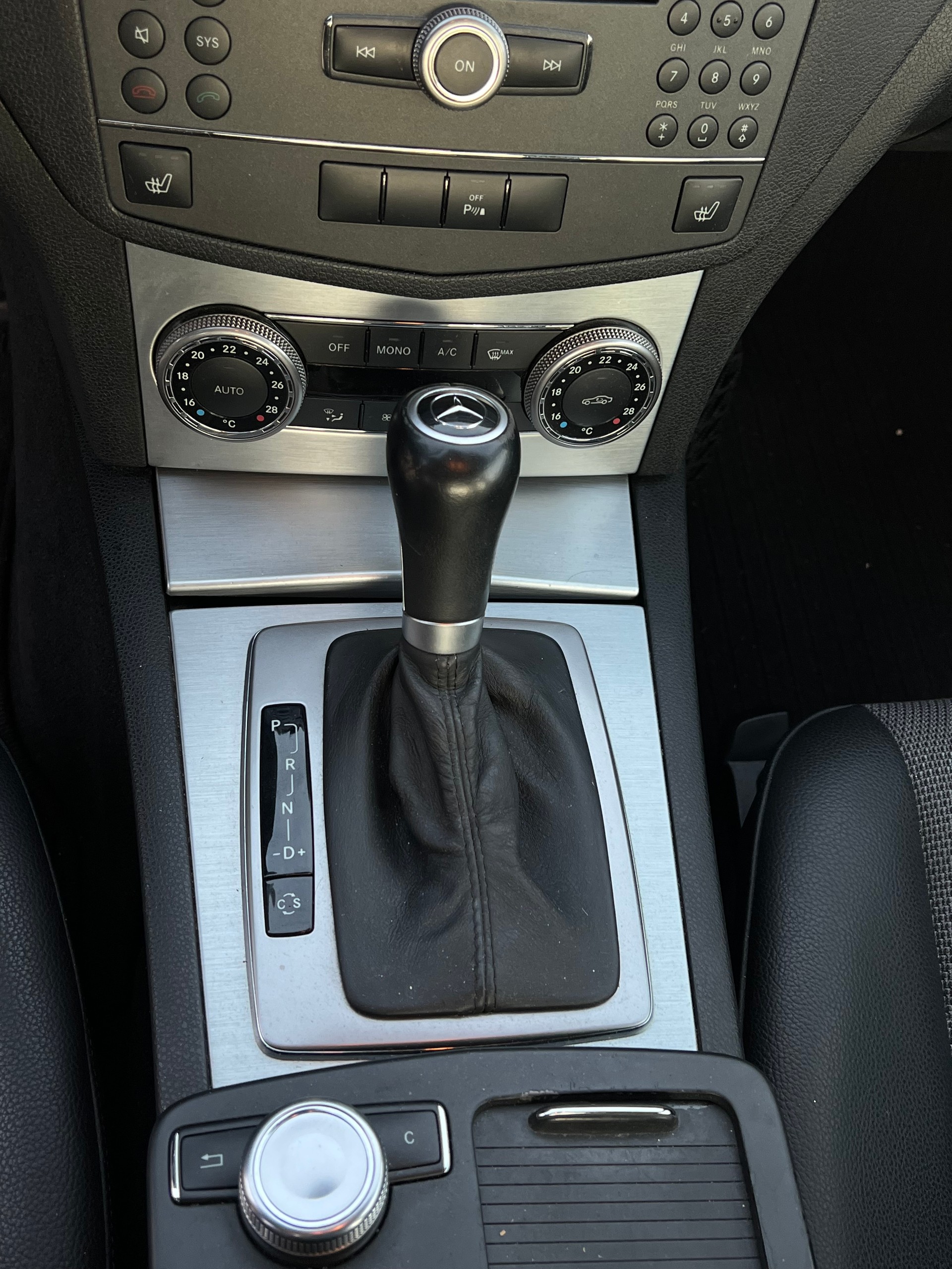 MERCEDES-BENZ C 200 CGI BlueEfficiency Avantgarde Automatic-image-11