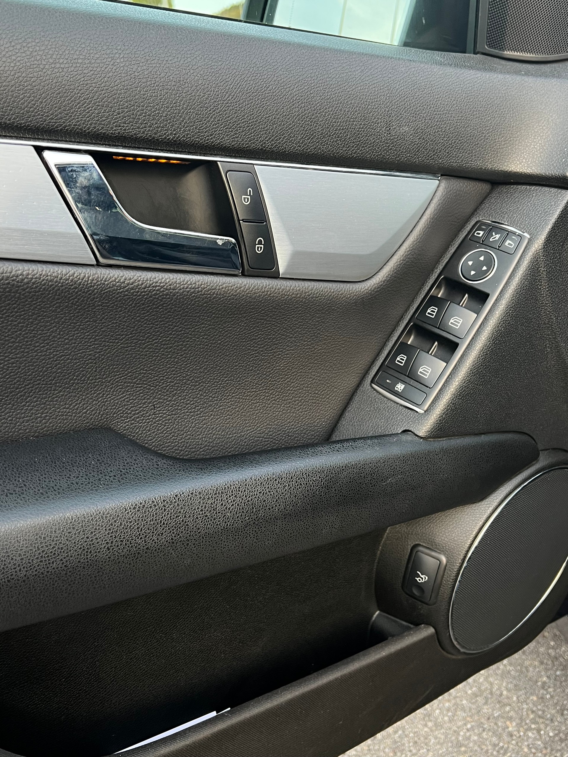 MERCEDES-BENZ C 200 CGI BlueEfficiency Avantgarde Automatic-image-13