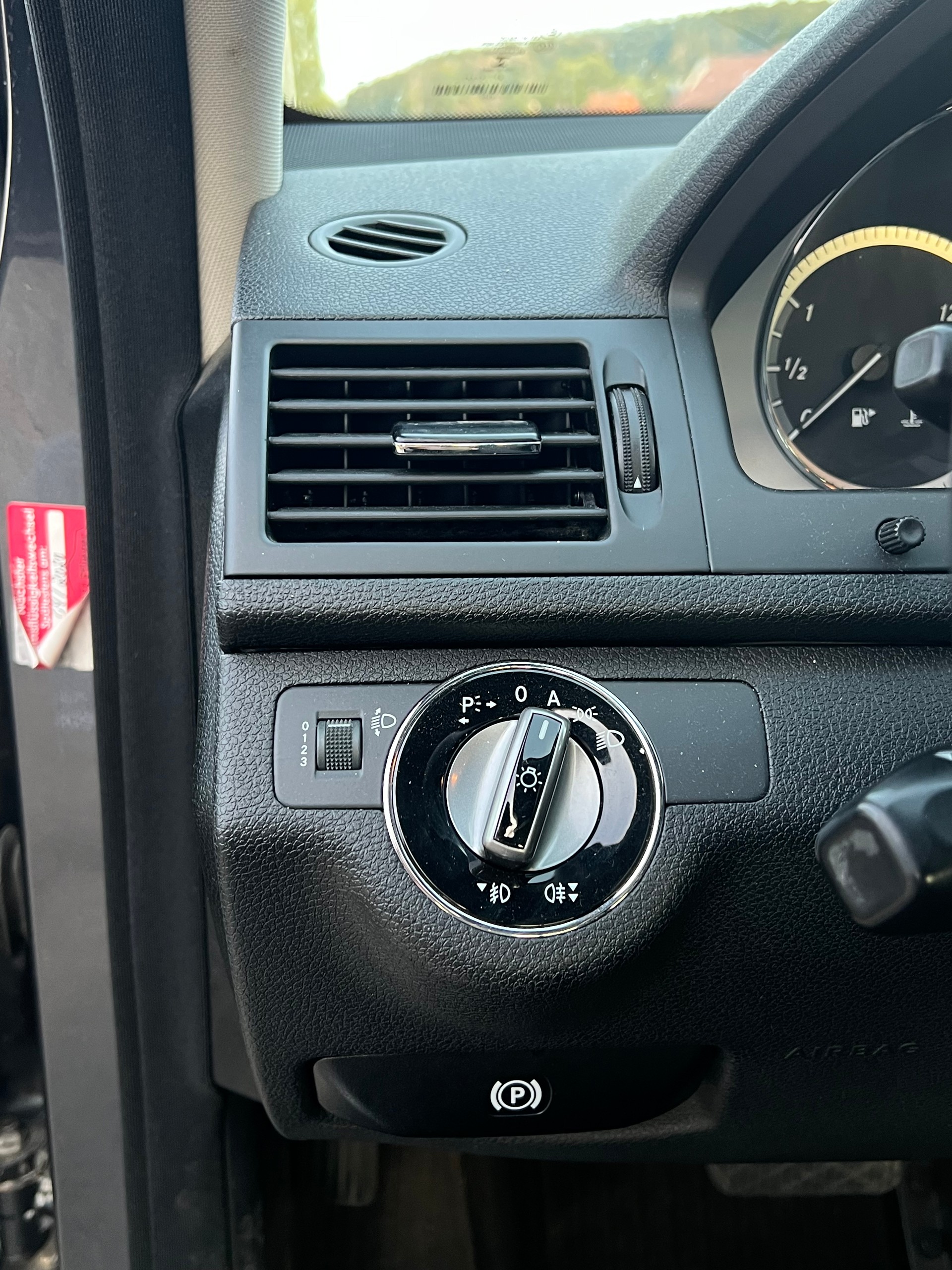 MERCEDES-BENZ C 200 CGI BlueEfficiency Avantgarde Automatic-image-14