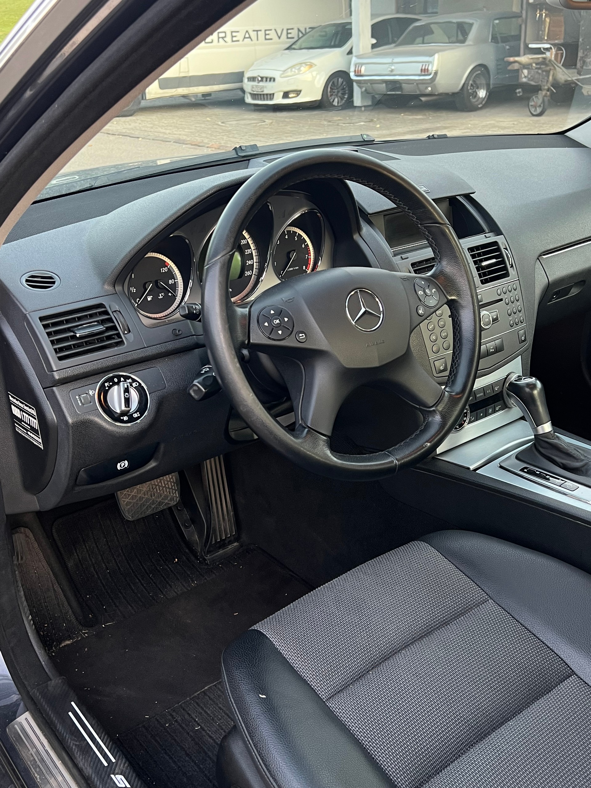 MERCEDES-BENZ C 200 CGI BlueEfficiency Avantgarde Automatic-image-7