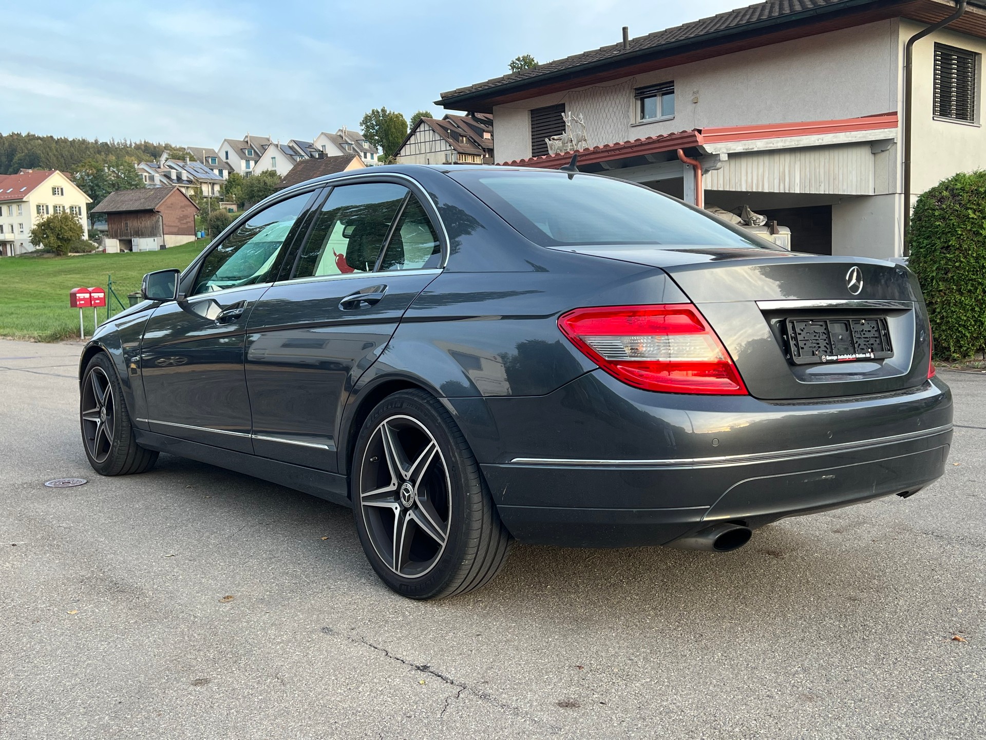 MERCEDES-BENZ C 200 CGI BlueEfficiency Avantgarde Automatic-image-5