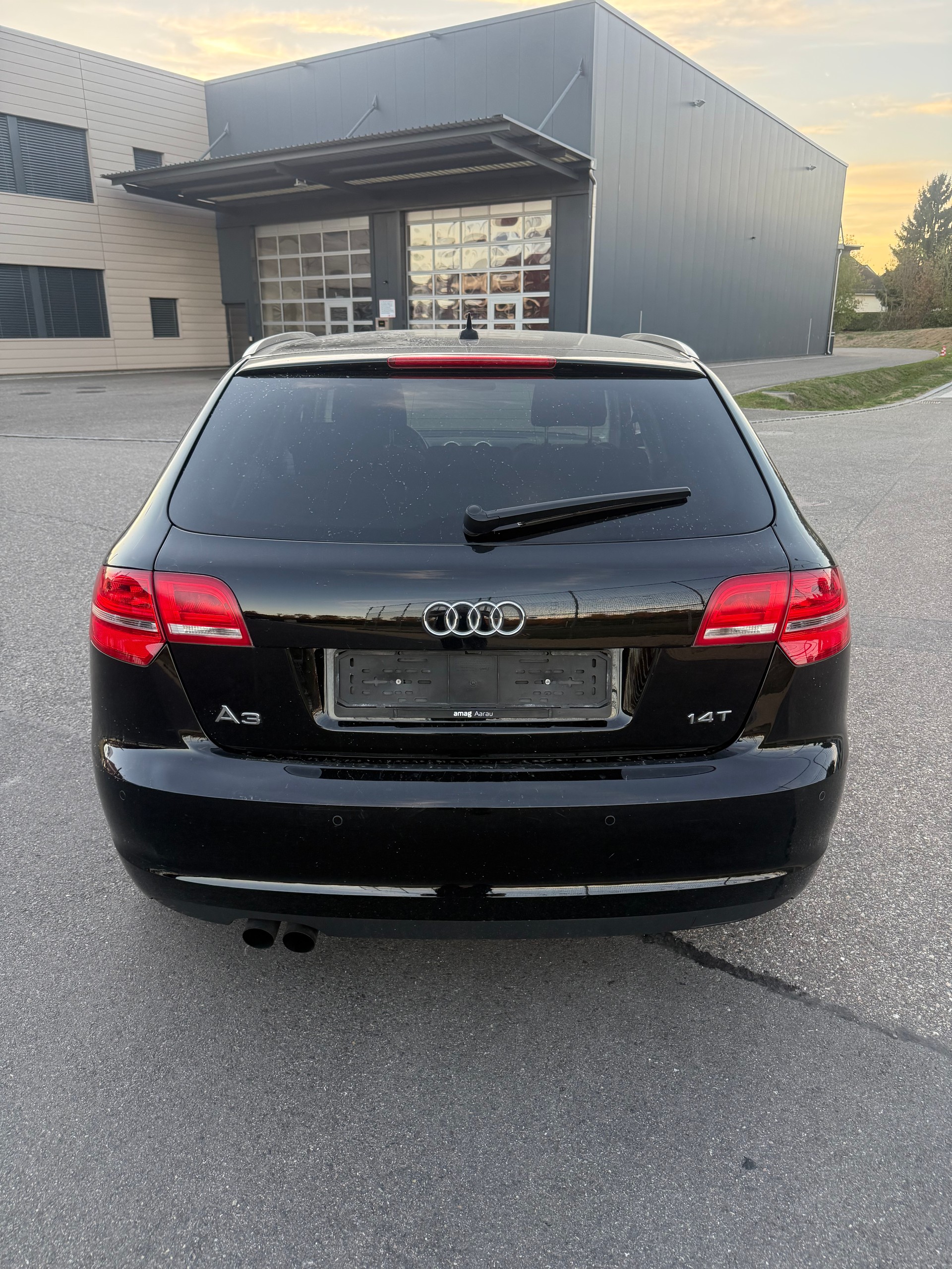 AUDI A3 Sportback 1.4 TFSI Ambiente S-tronic-image-4