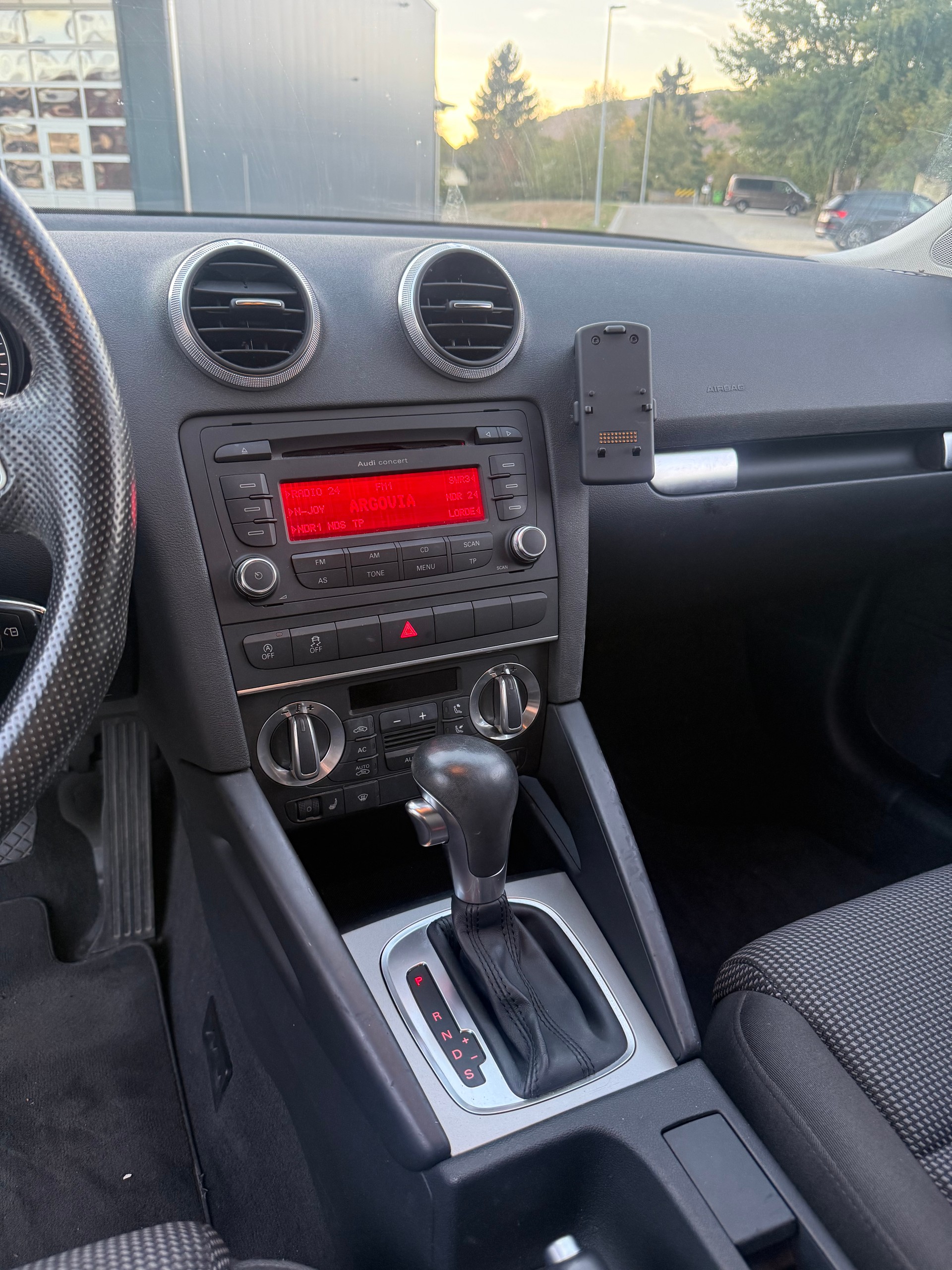 AUDI A3 Sportback 1.4 TFSI Ambiente S-tronic-image-10