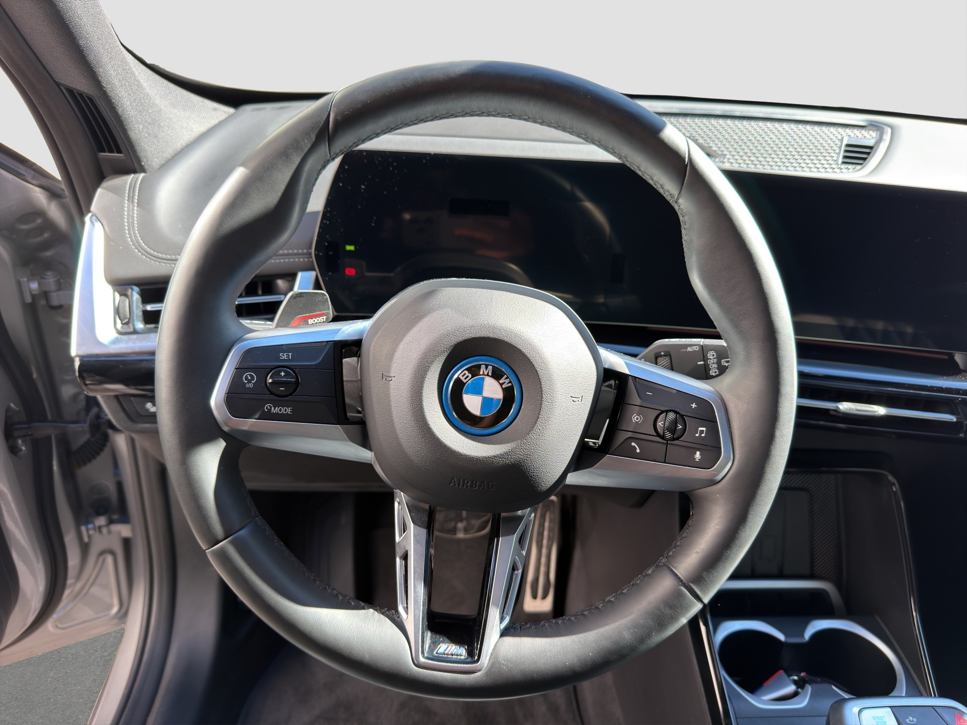BMW iX1 xDrive 30 M Sport-image-11