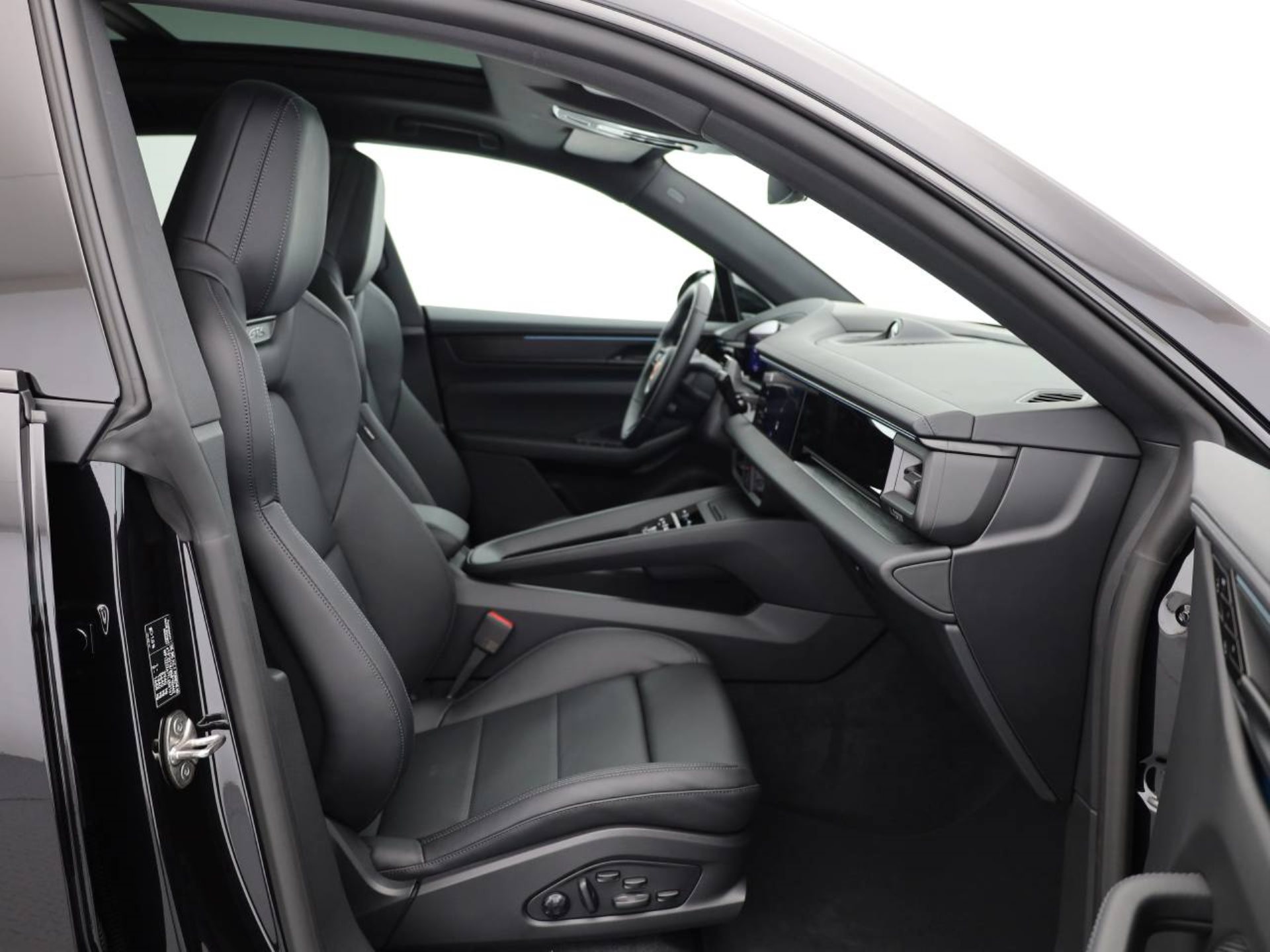 PORSCHE Macan GTS-image-15