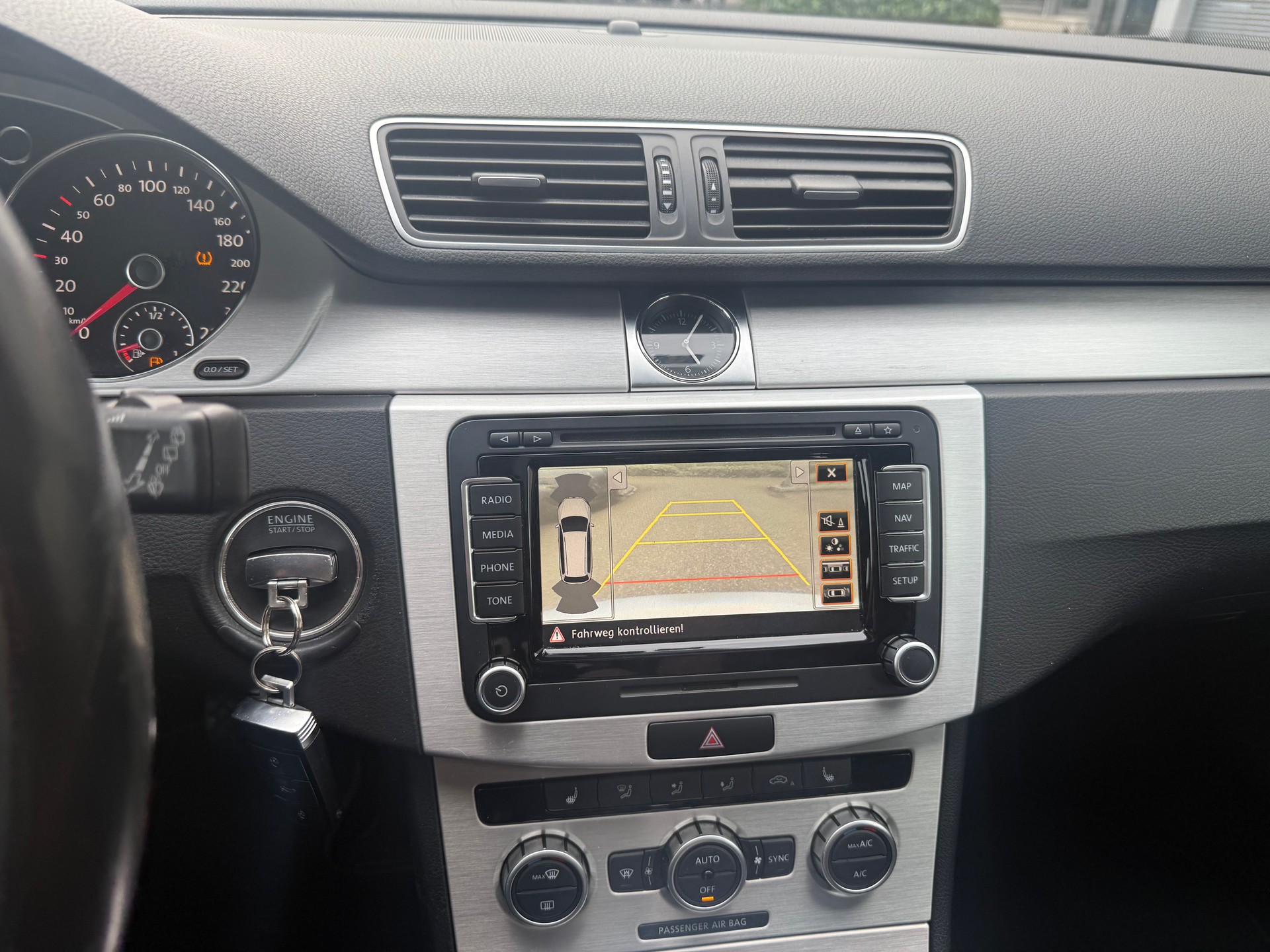 VW Passat Variant 2.0 TDI BMT Trendline DSG-image-10