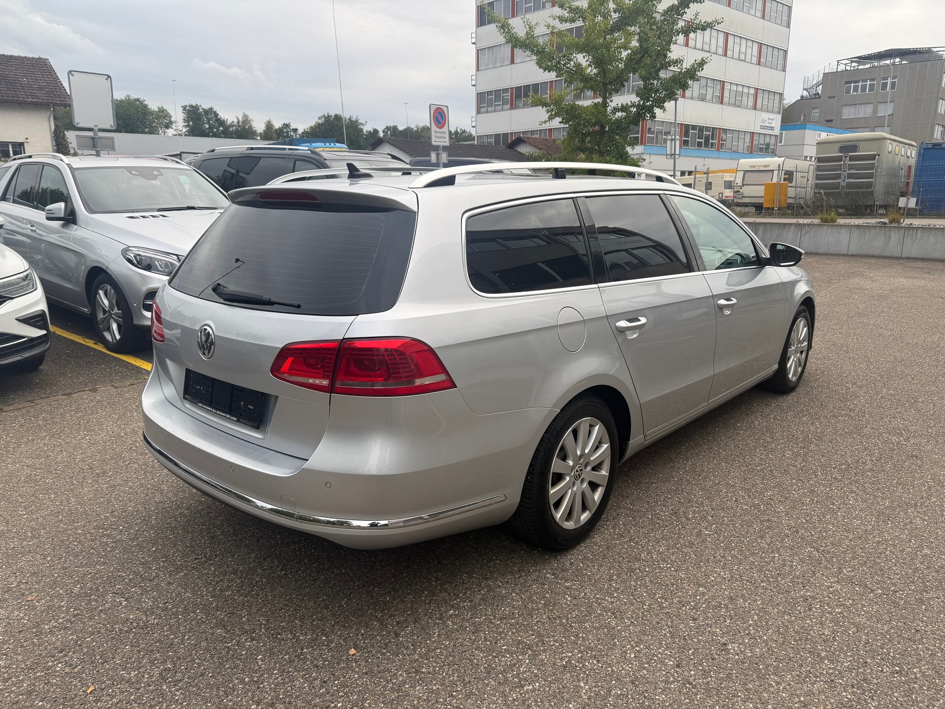 VW Passat Variant 2.0 TDI BMT Trendline DSG-image-5