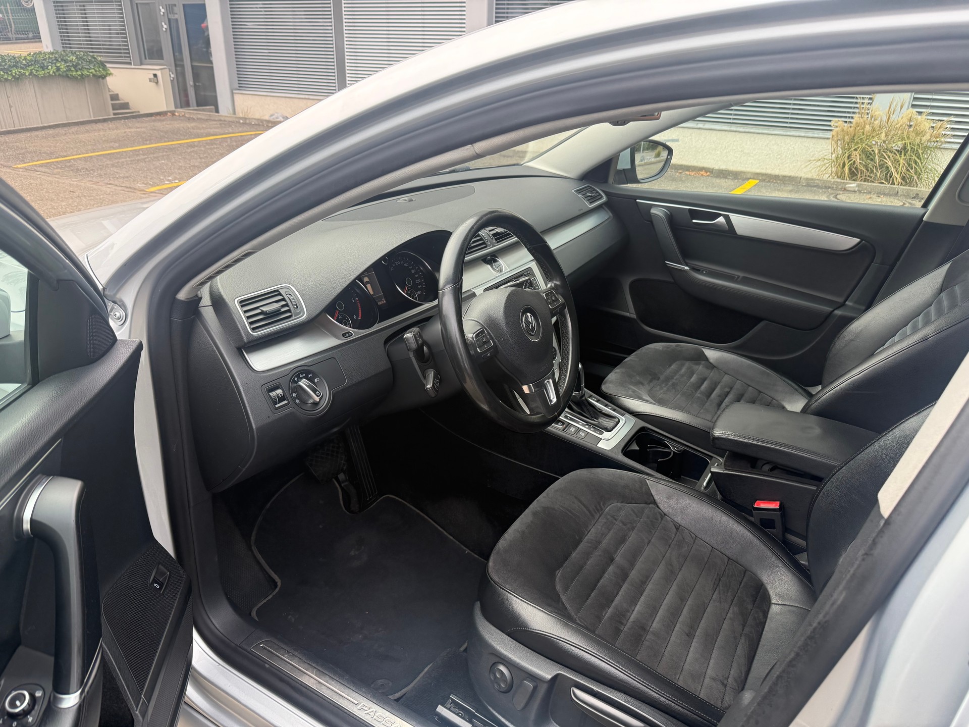 VW Passat Variant 2.0 TDI BMT Trendline DSG-image-6