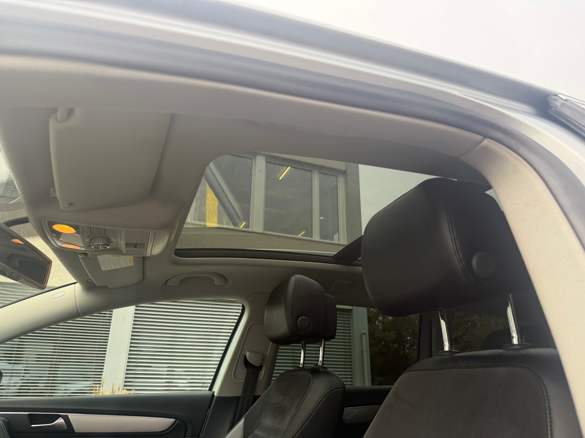 VW Passat Variant 2.0 TDI BMT Trendline DSG-image-8