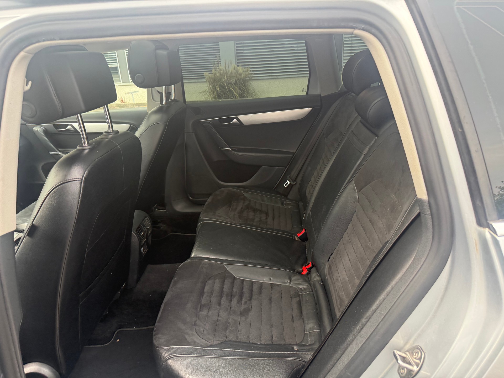 VW Passat Variant 2.0 TDI BMT Trendline DSG-image-9