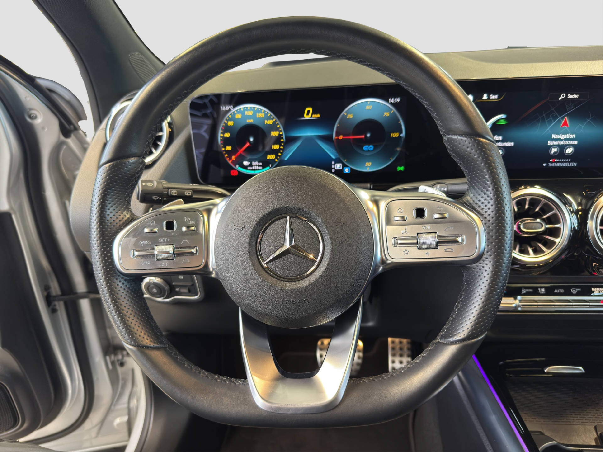 MERCEDES-BENZ EQA 300 Swiss Star AMG Line 4MATIC-image-9