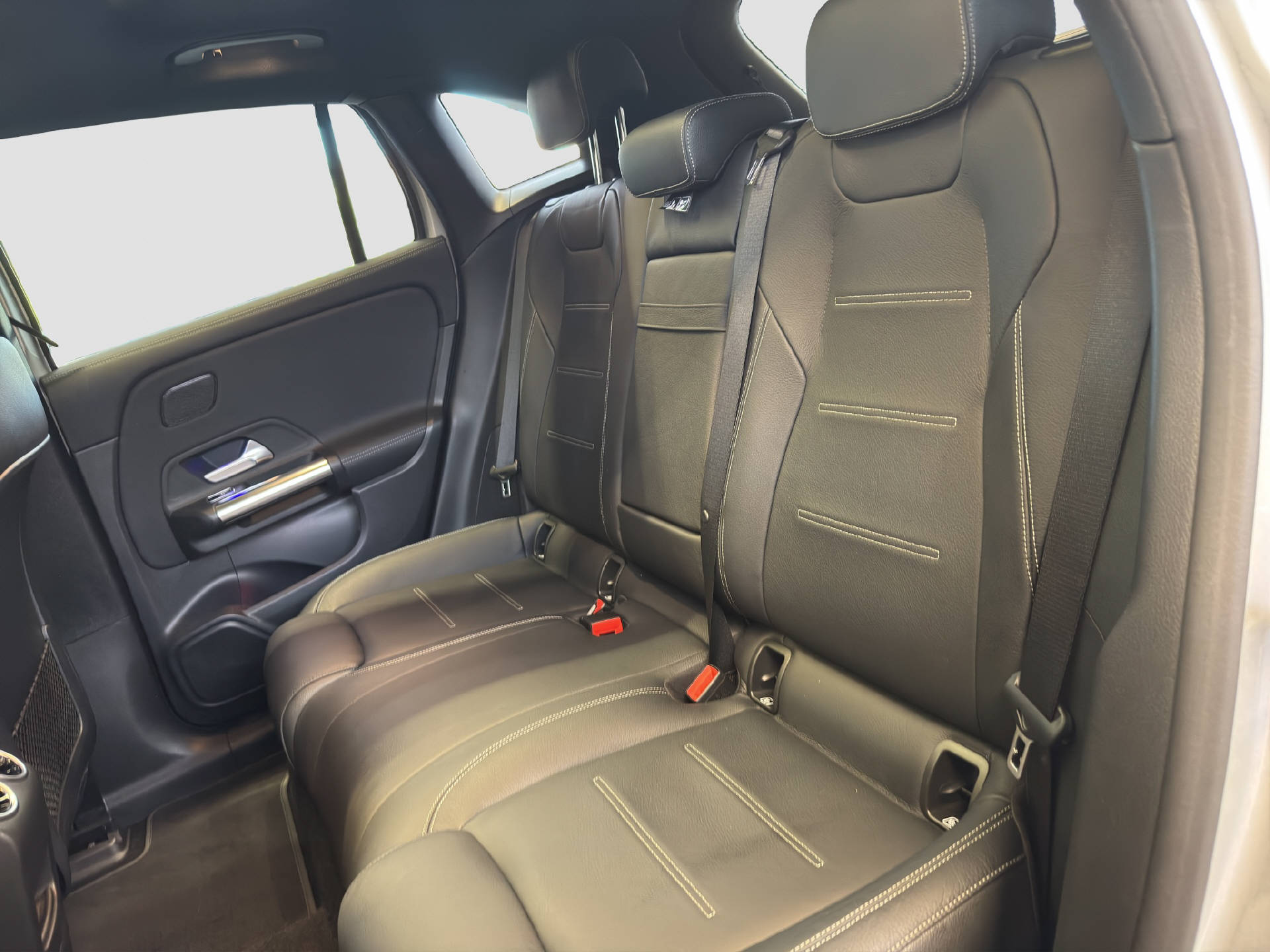 MERCEDES-BENZ EQA 300 Swiss Star AMG Line 4MATIC-image-14