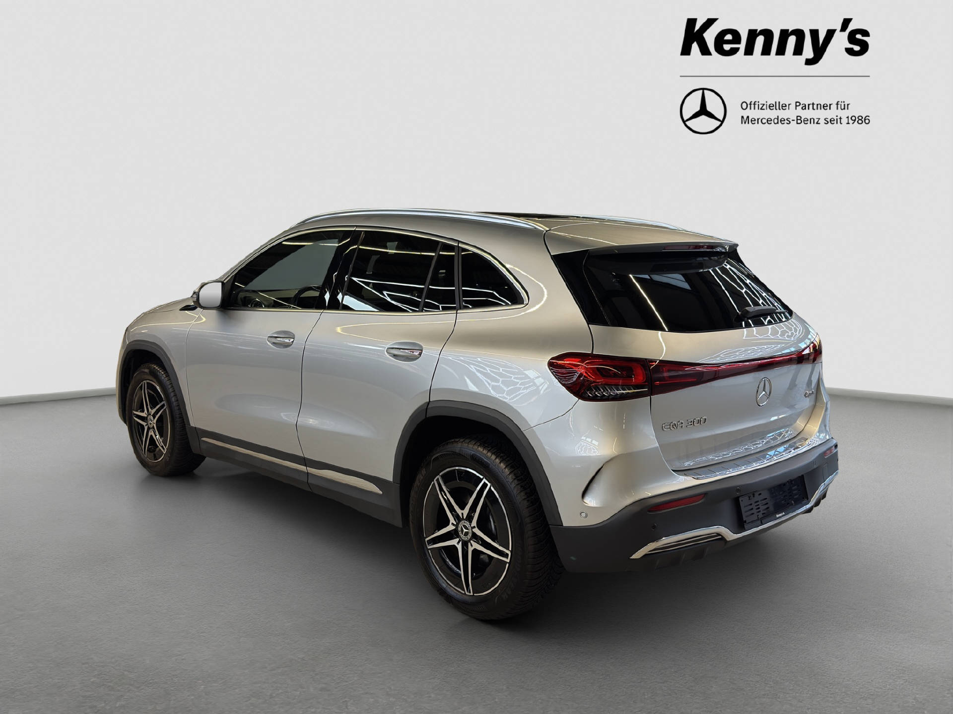 MERCEDES-BENZ EQA 300 Swiss Star AMG Line 4MATIC-image-4