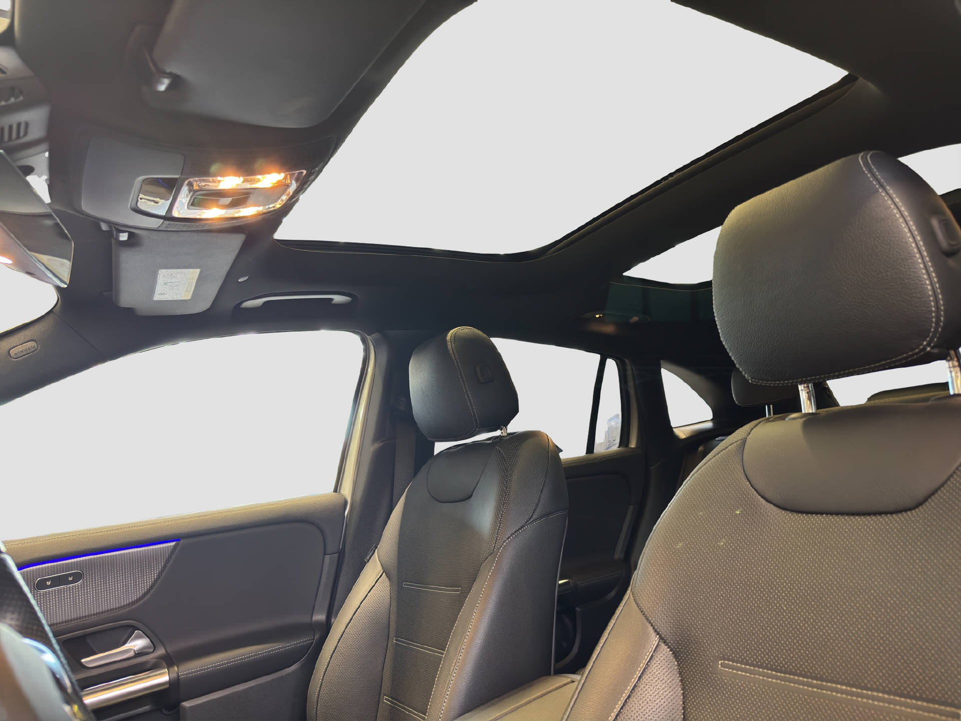 MERCEDES-BENZ EQA 300 Swiss Star AMG Line 4MATIC-image-12