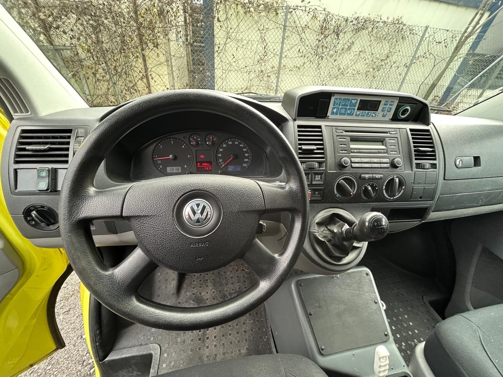 VW T5 2.5 TDI Camper Lang-image-12