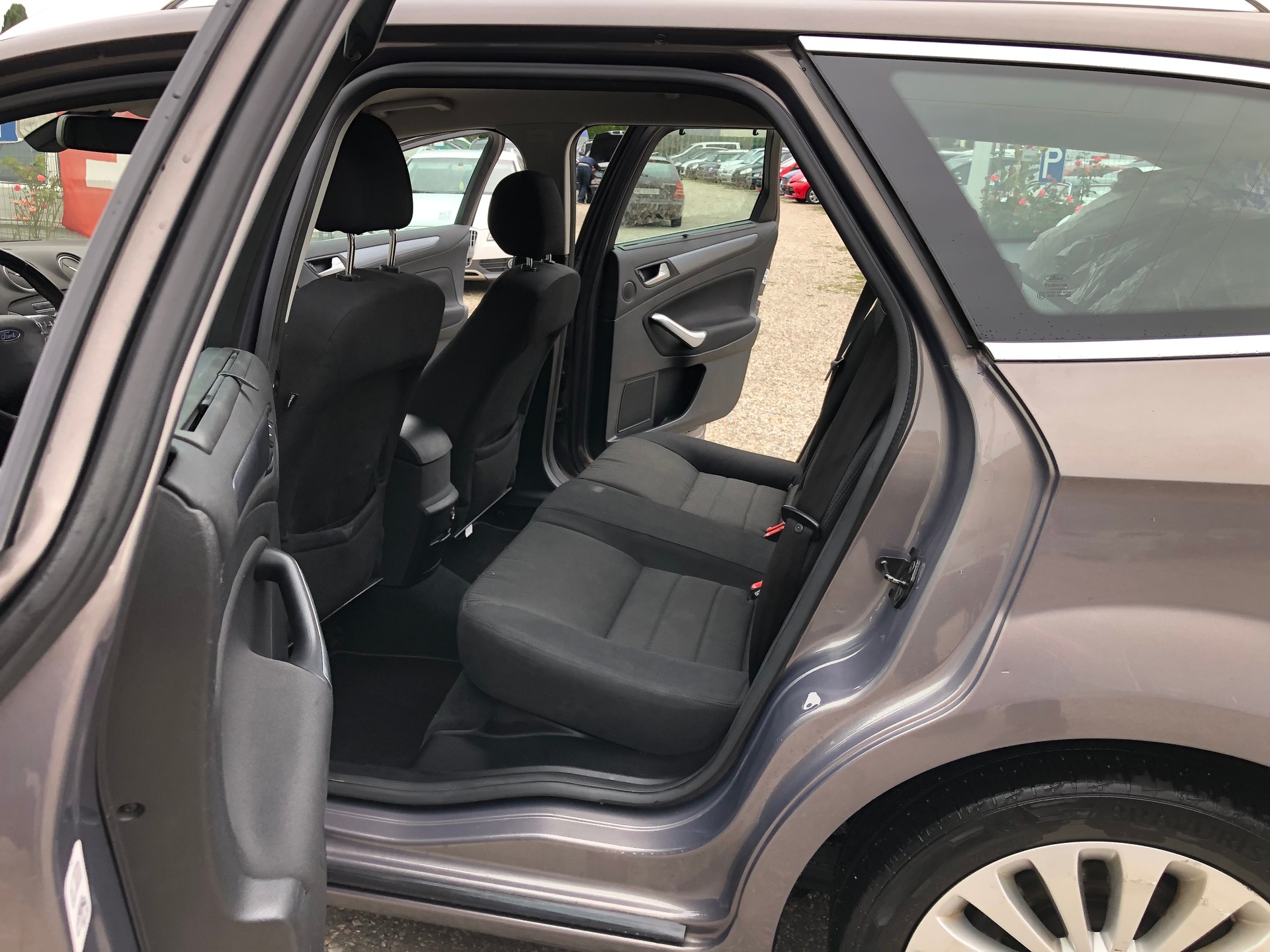 FORD Mondeo 1.6 EcoBoost SCTi Titanium-image-9