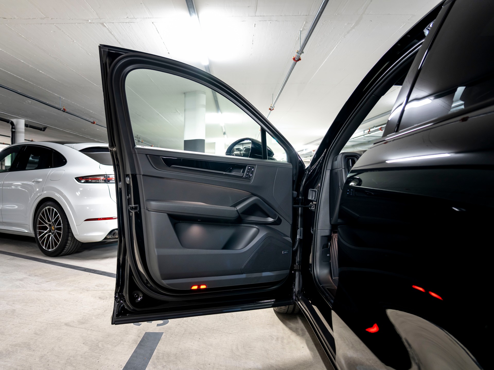 PORSCHE Cayenne Coupé E-Hybrid Black Edition Tiptronic-image-21