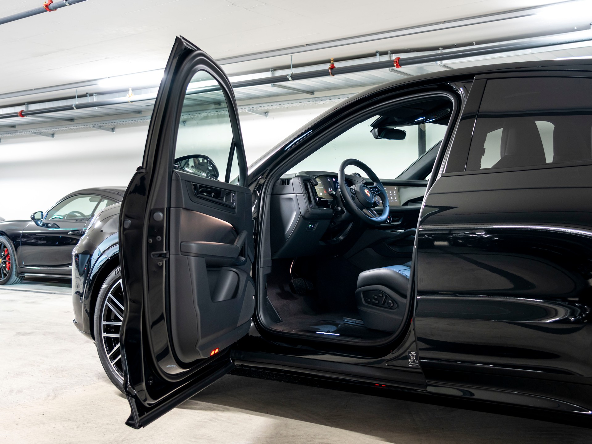 PORSCHE Cayenne Coupé E-Hybrid Black Edition Tiptronic-image-17