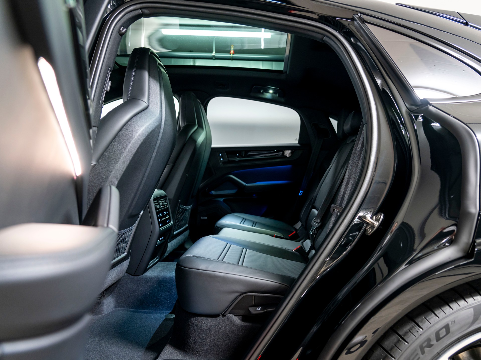 PORSCHE Cayenne Coupé E-Hybrid Black Edition Tiptronic-image-22