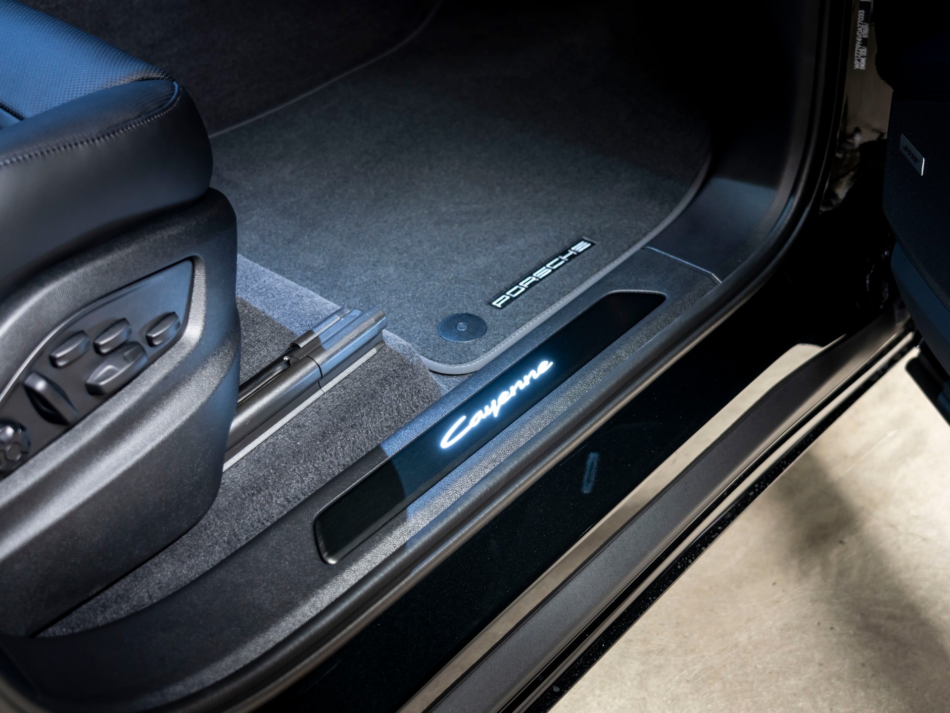 PORSCHE Cayenne Coupé E-Hybrid Black Edition Tiptronic-image-23