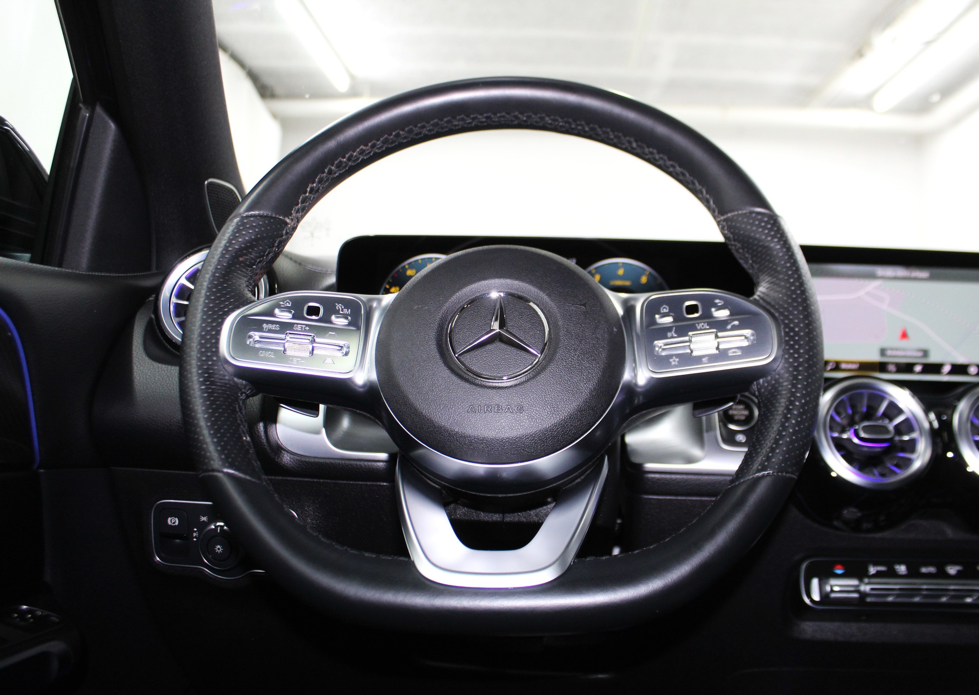 MERCEDES-BENZ GLB 250 4Matic AMG Line 8G-Tronic / AMG Night-Paket / Premium-Plus-Paket / AHK / CH-Fahrzeug-image-13
