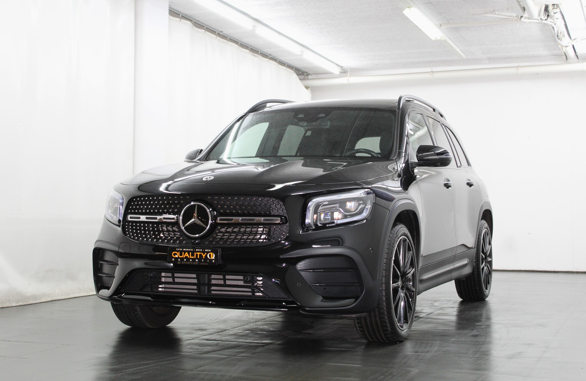 MERCEDES-BENZ GLB 250 4Matic AMG Line 8G-Tronic / AMG Night-Paket / Premium-Plus-Paket / AHK / CH-Fahrzeug-image-3