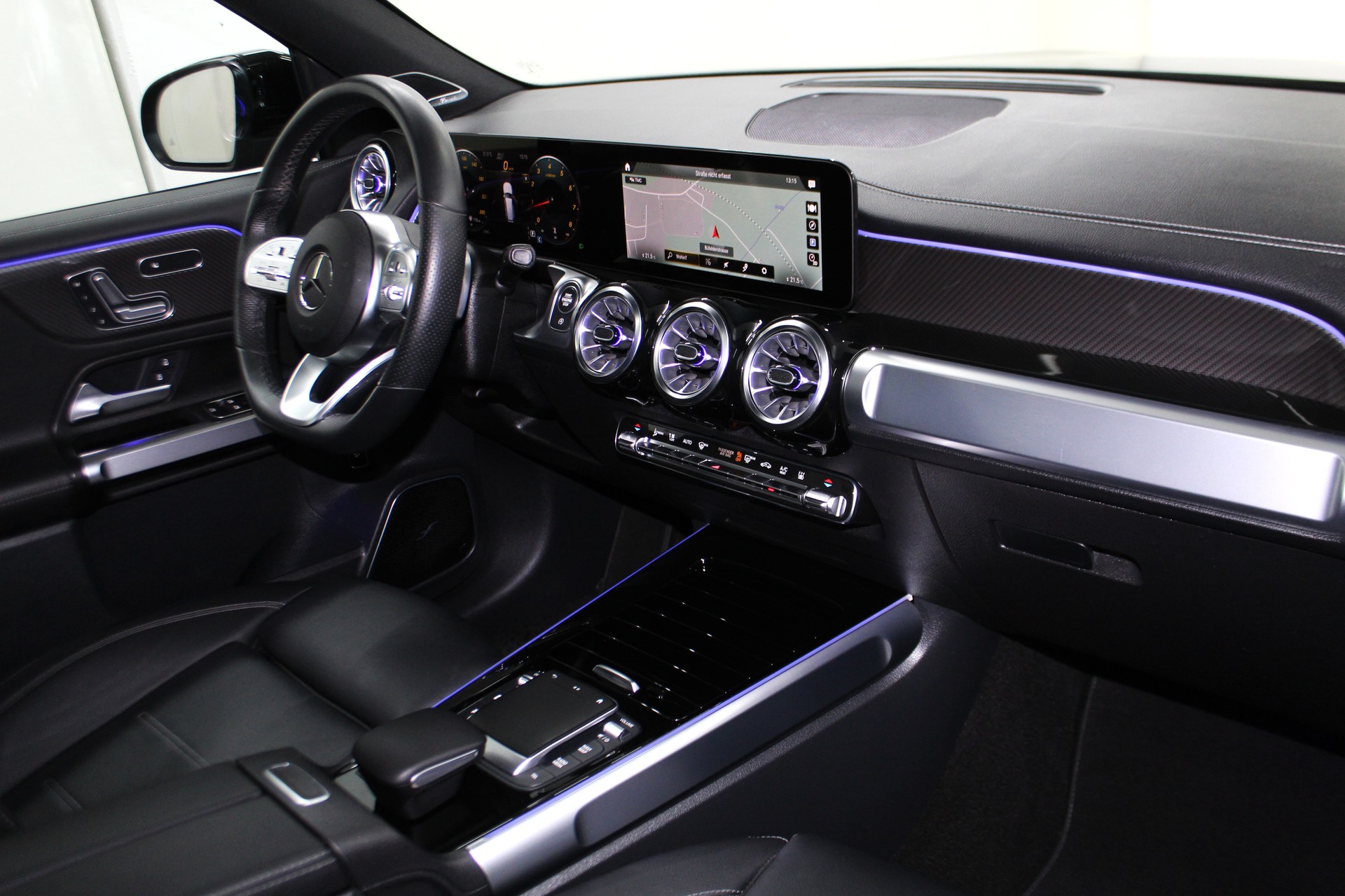 MERCEDES-BENZ GLB 250 4Matic AMG Line 8G-Tronic / AMG Night-Paket / Premium-Plus-Paket / AHK / CH-Fahrzeug-image-11