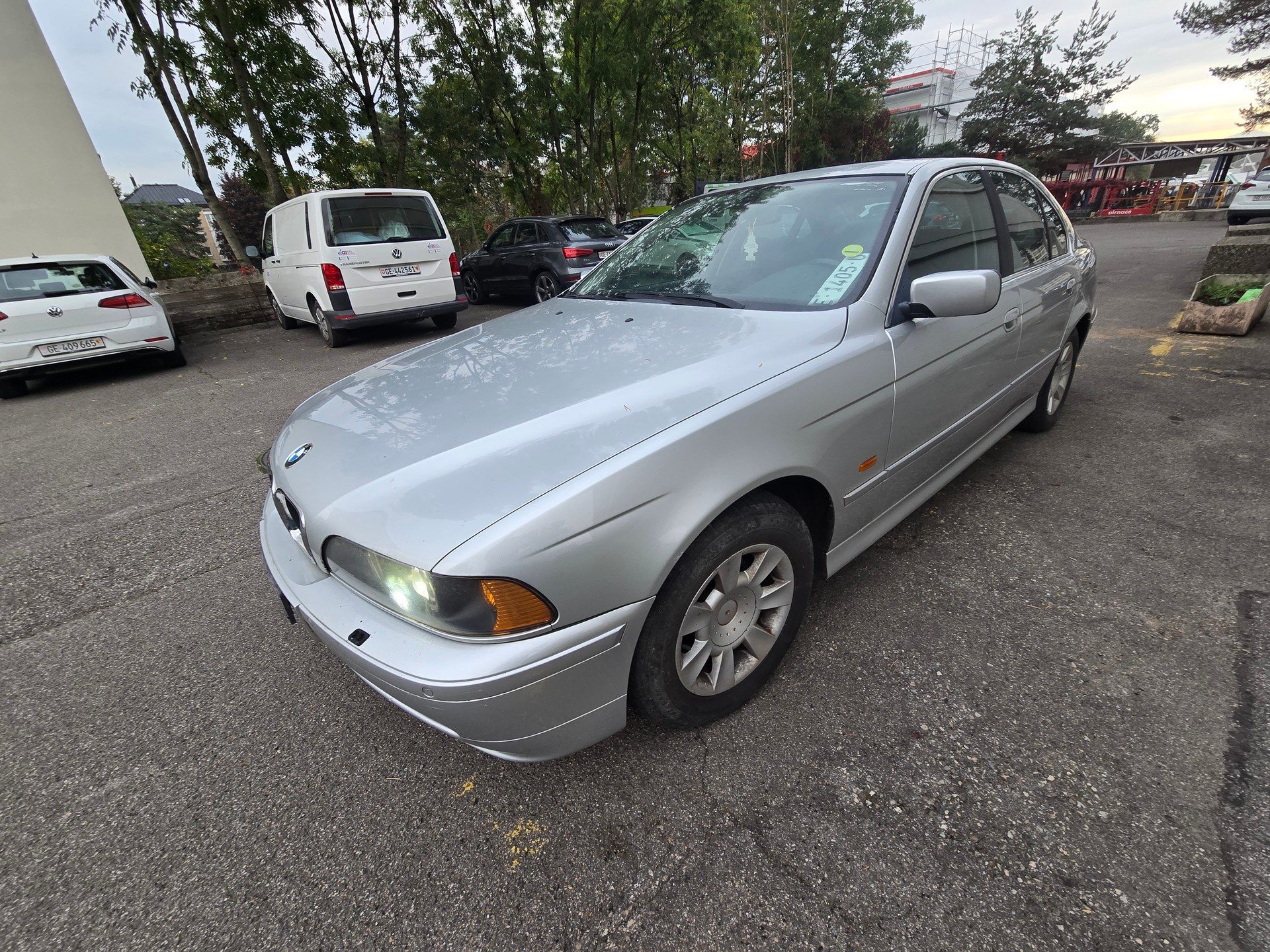 BMW 525i-image-1