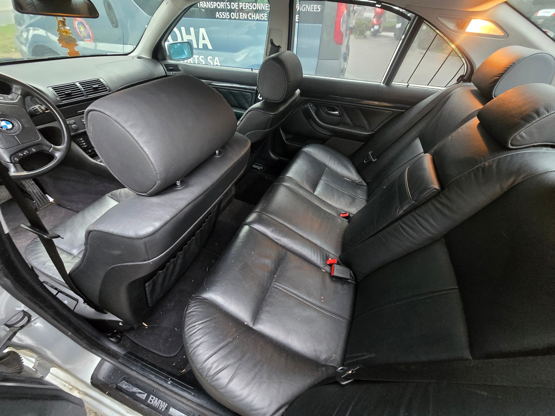 BMW 525i-image-9
