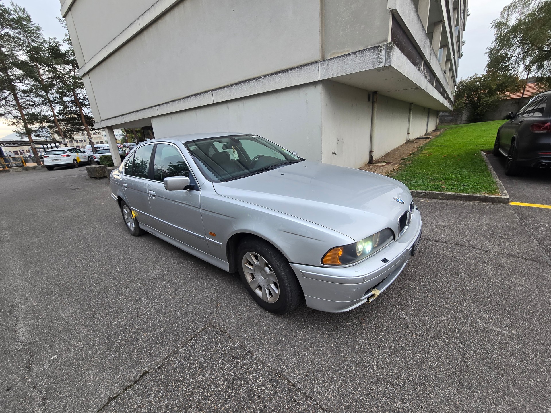 BMW 525i-image-14