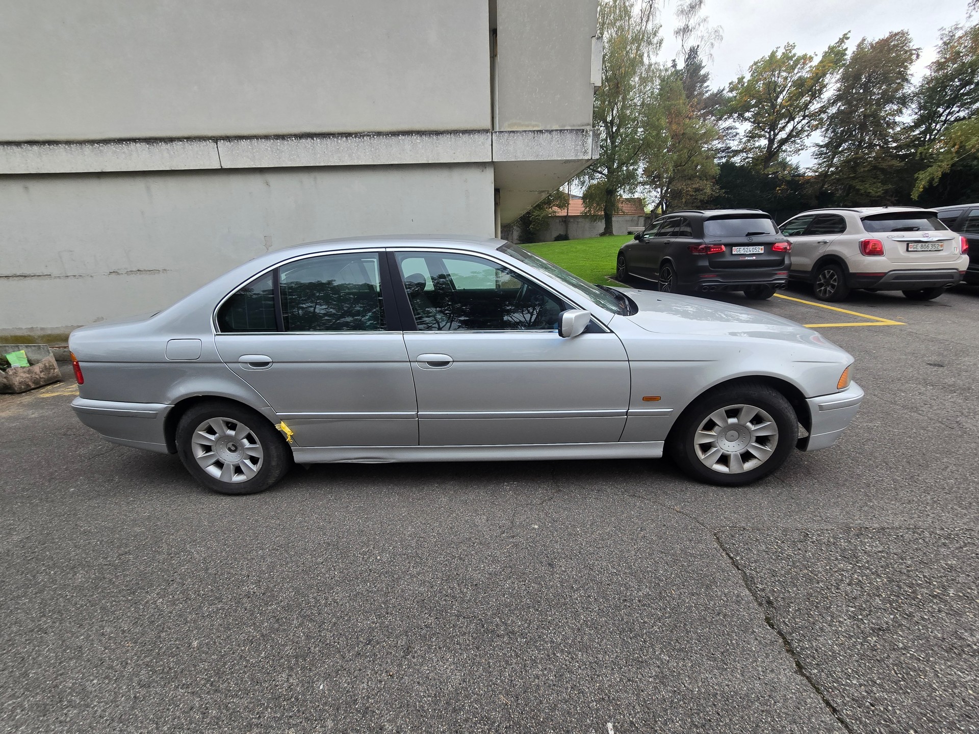 BMW 525i-image-13