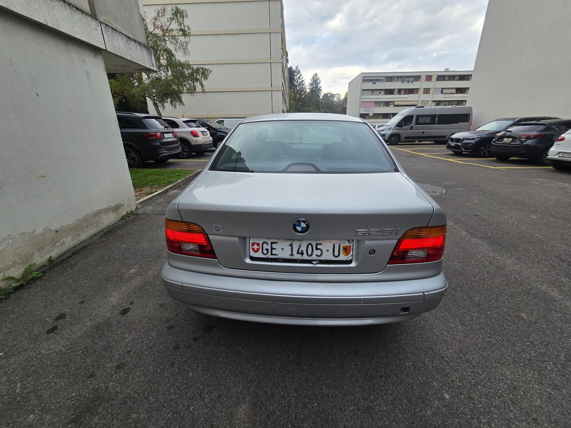 BMW 525i-image-11