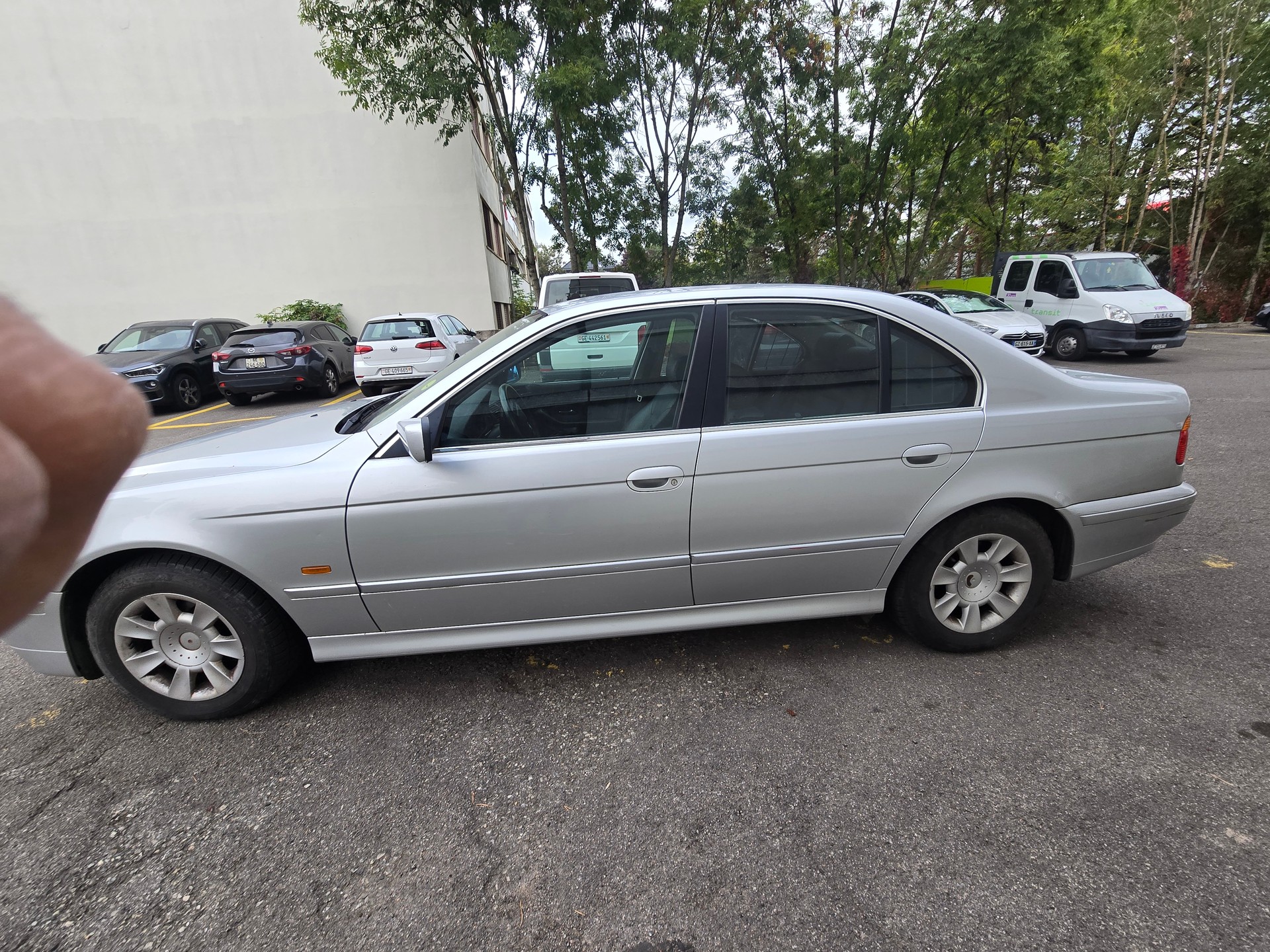 BMW 525i-image-4