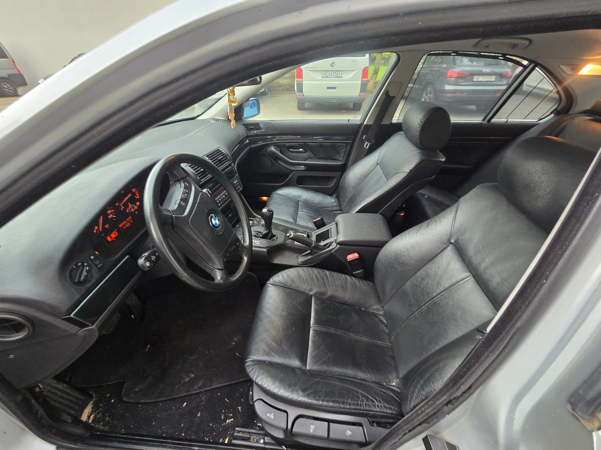 BMW 525i-image-2