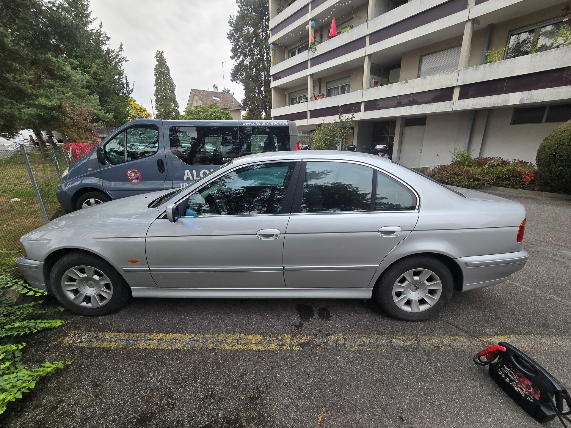 BMW 525i-image-8