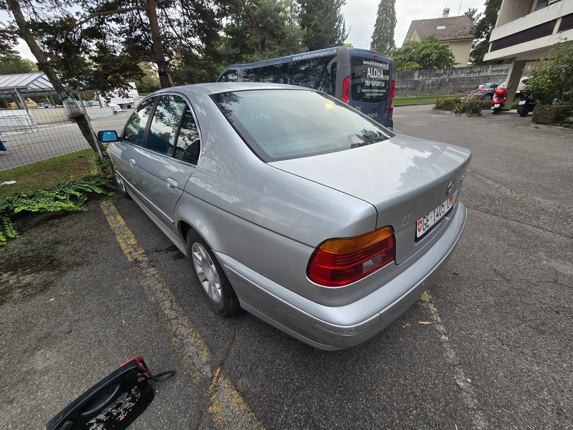 BMW 525i-image-6
