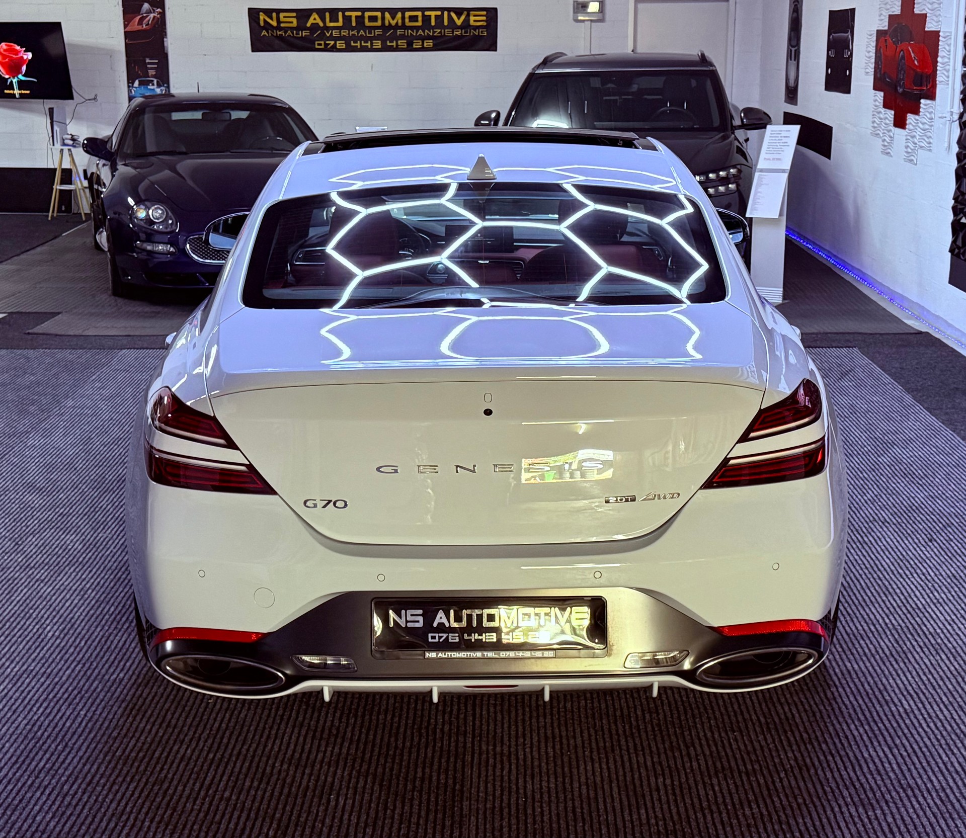 GENESIS G70 2.0 TGDI Sport AT8 AWD-image-4