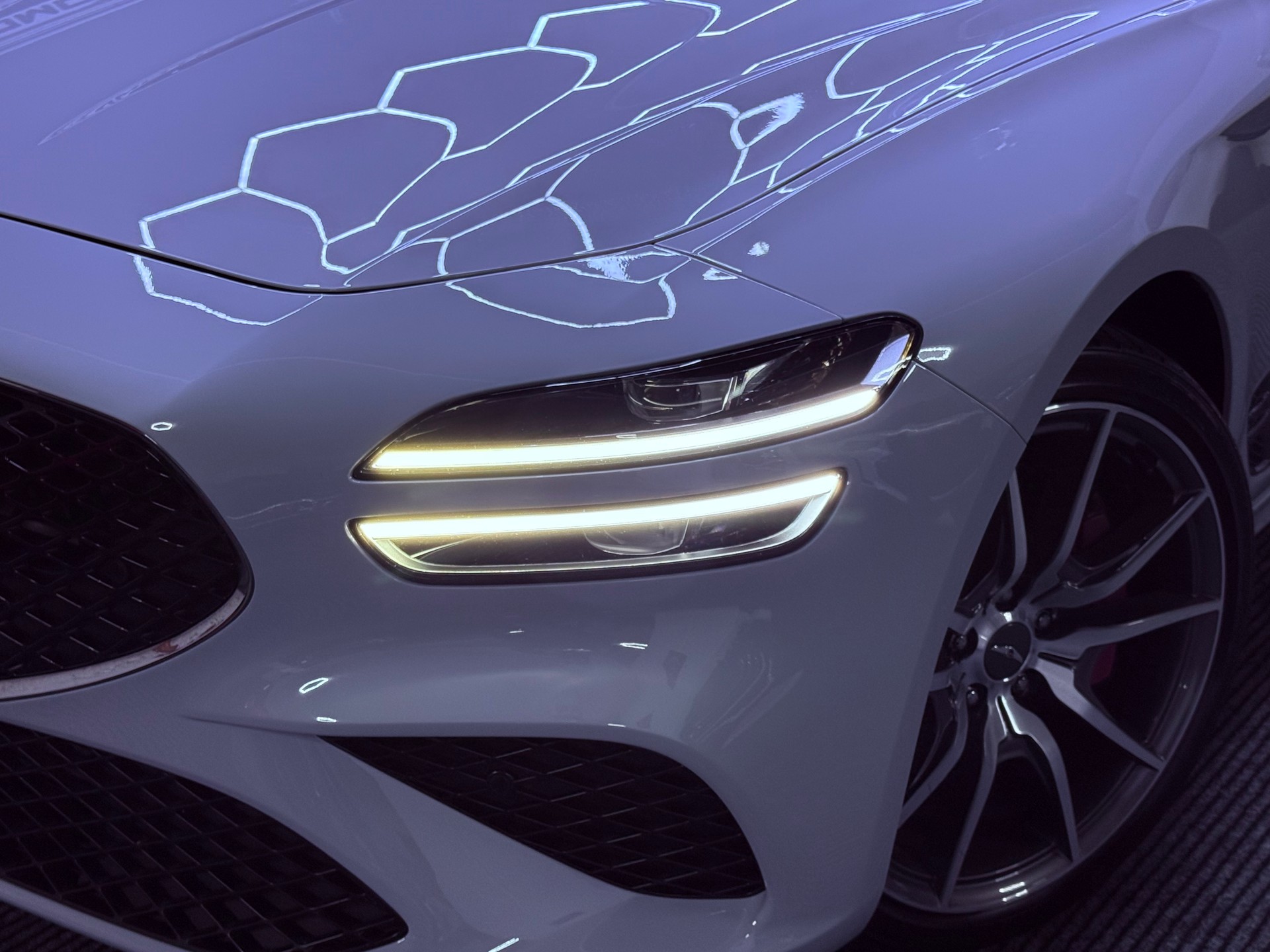 GENESIS G70 2.0 TGDI Sport AT8 AWD-image-7